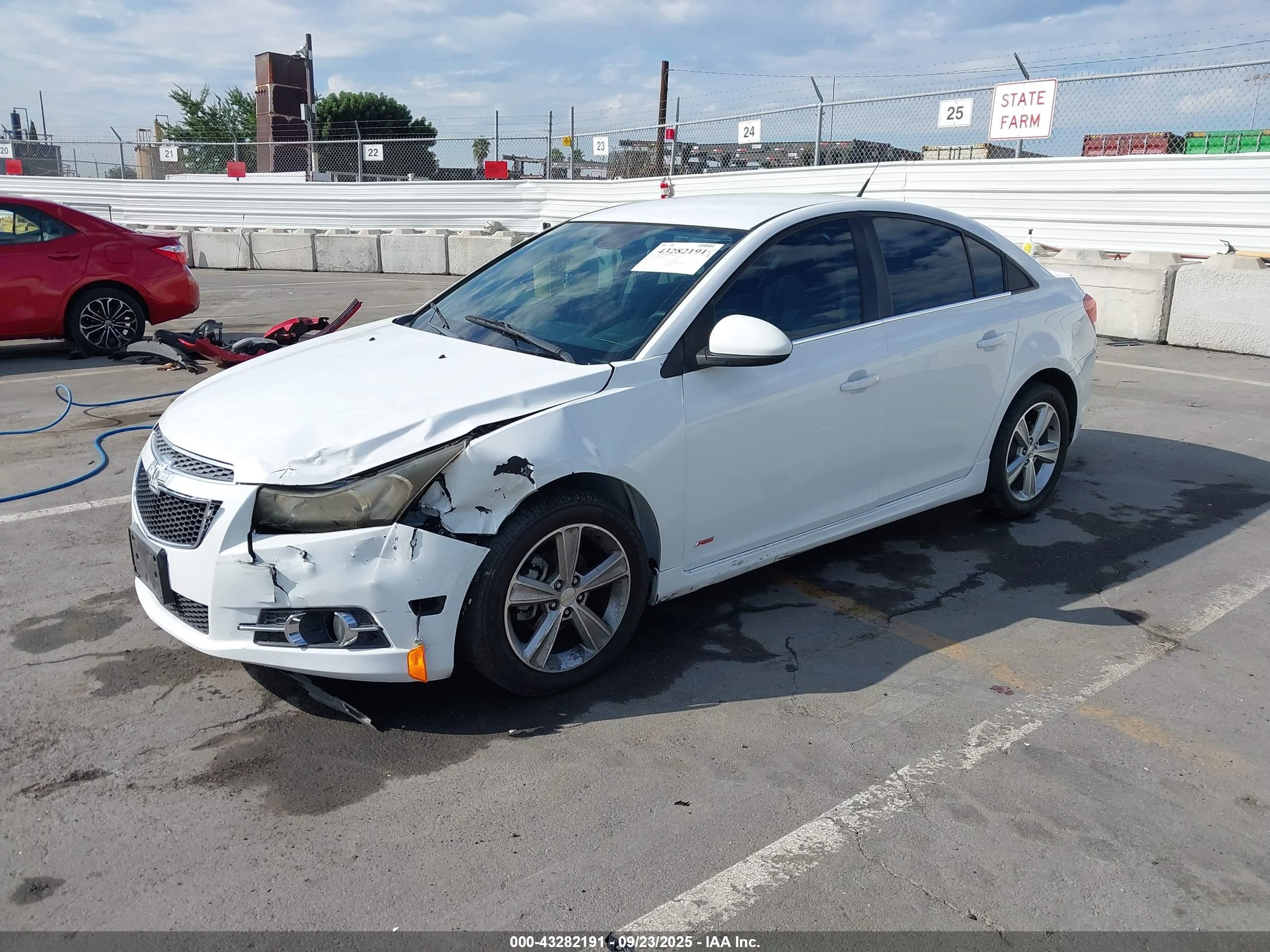 CHEVROLET CRUZE image 2