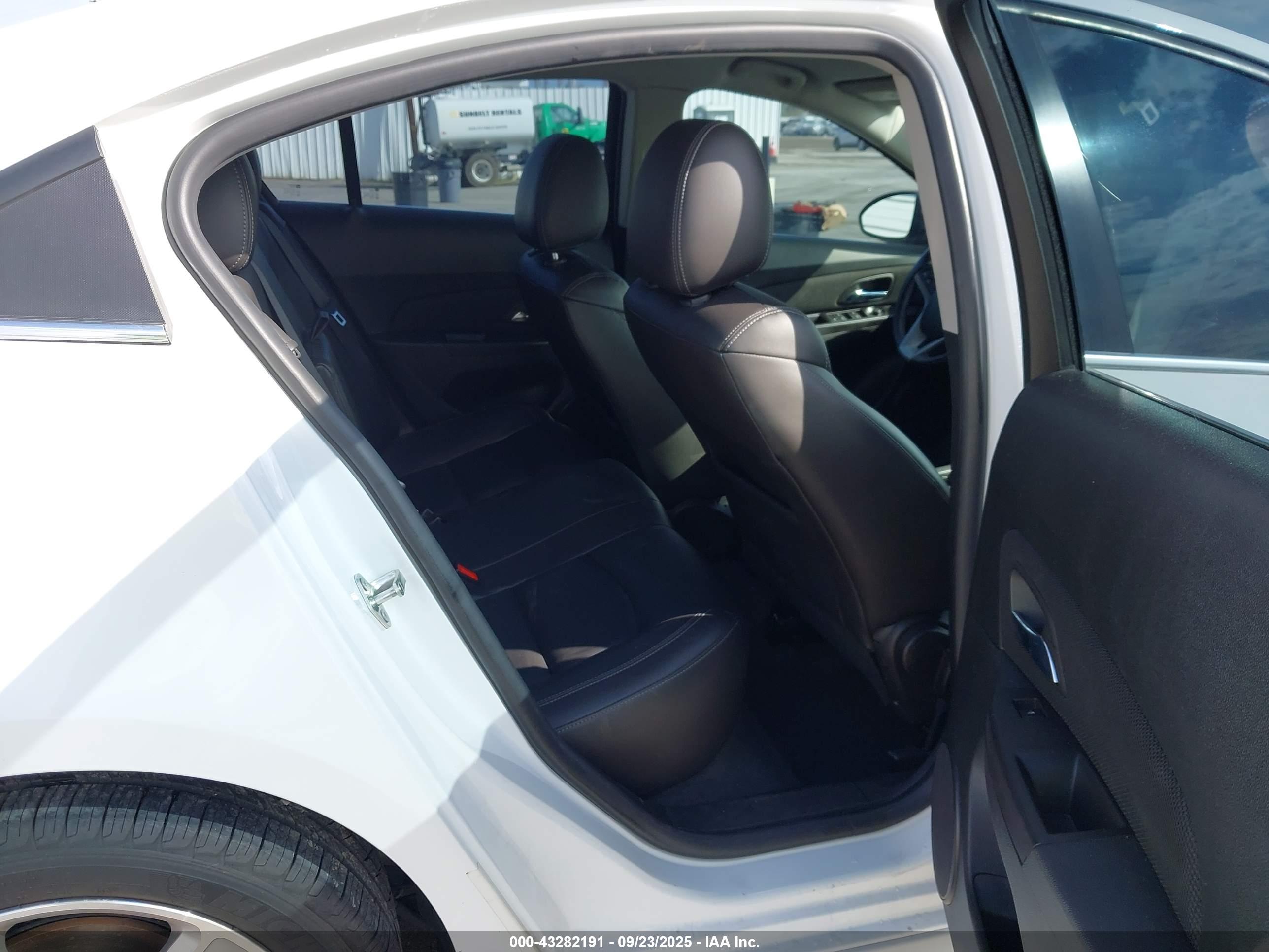 CHEVROLET CRUZE image 8