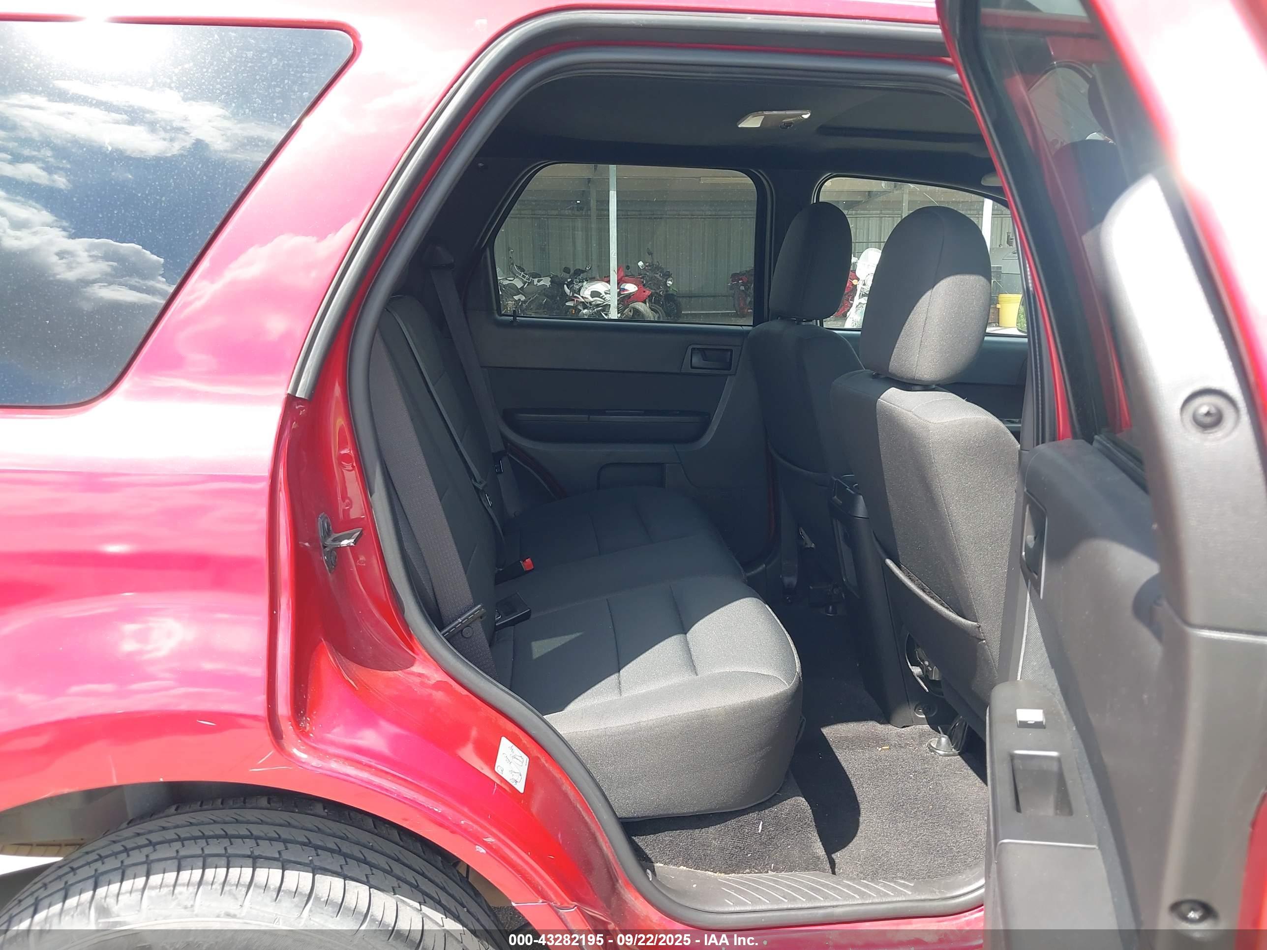 FORD ESCAPE image 8