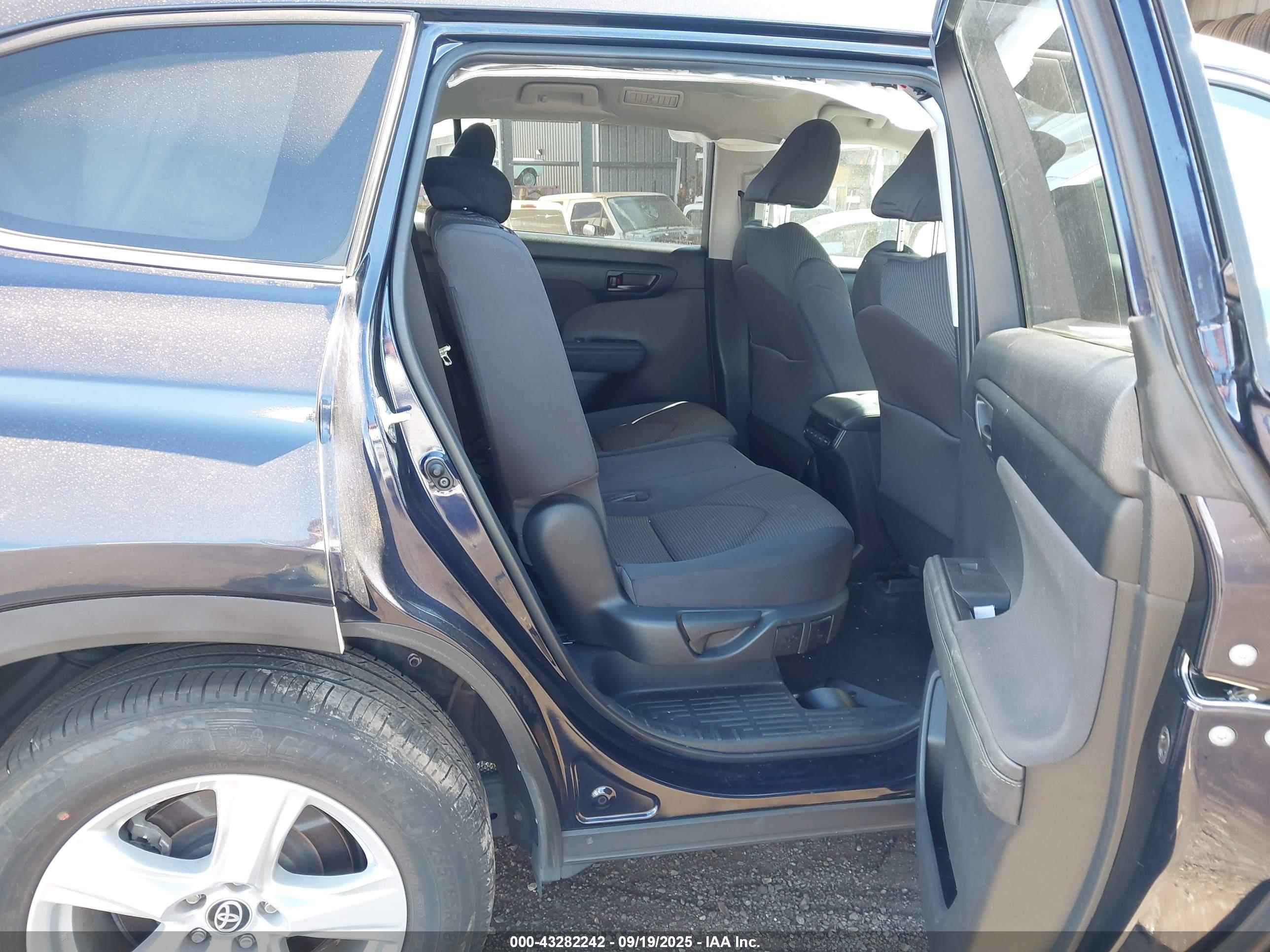 TOYOTA HIGHLANDER image 8
