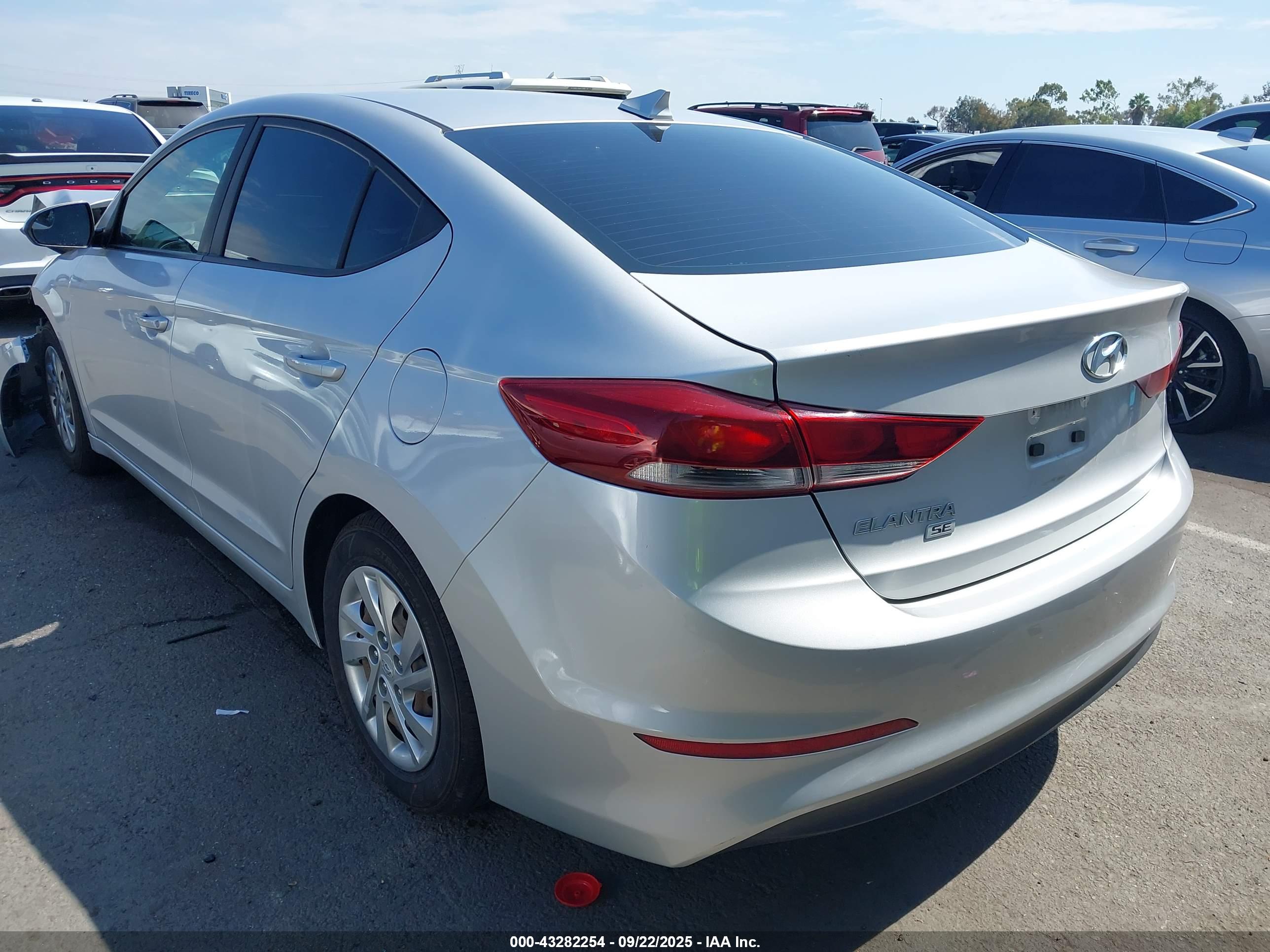 HYUNDAI ELANTRA image 3