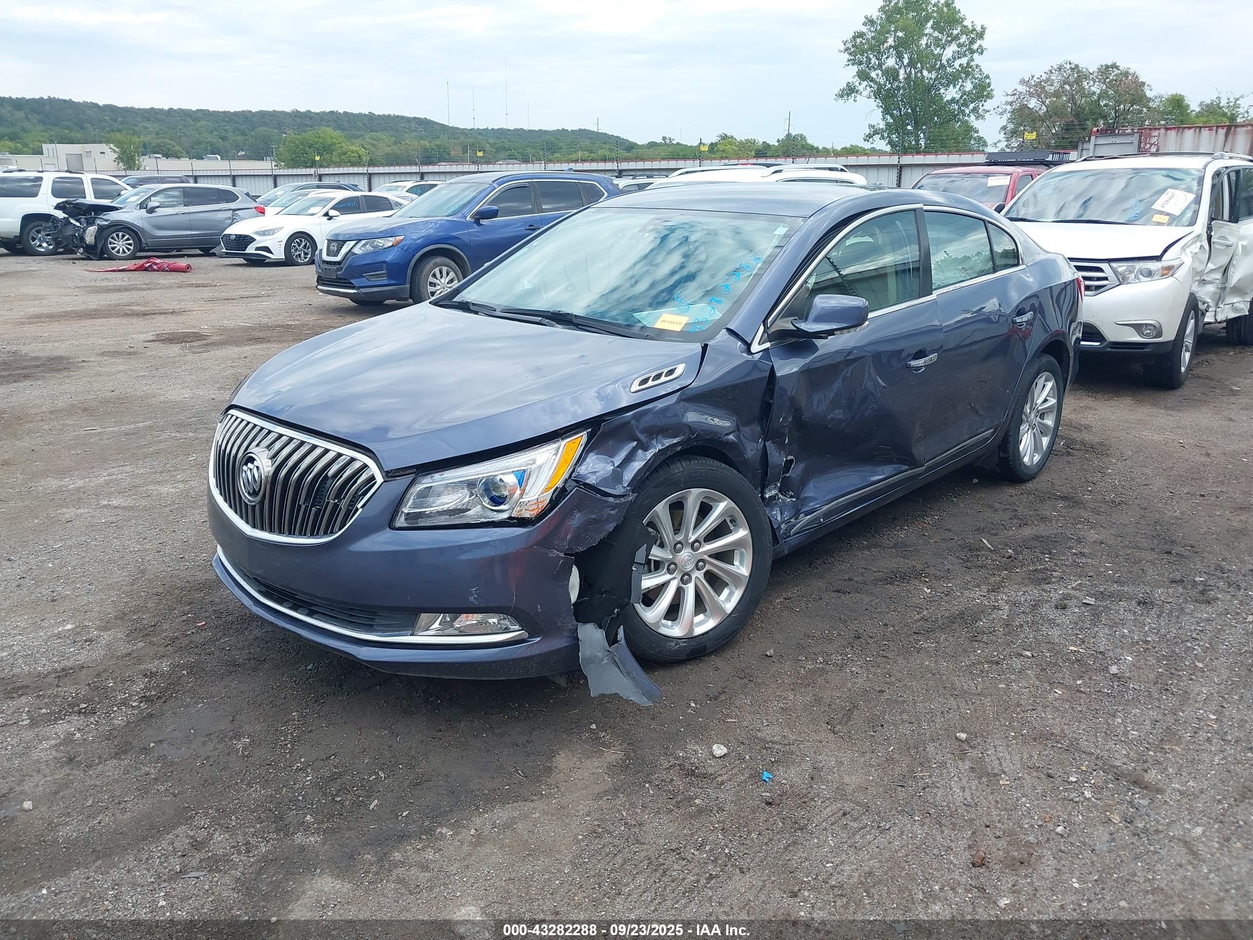 BUICK LACROSSE image 2