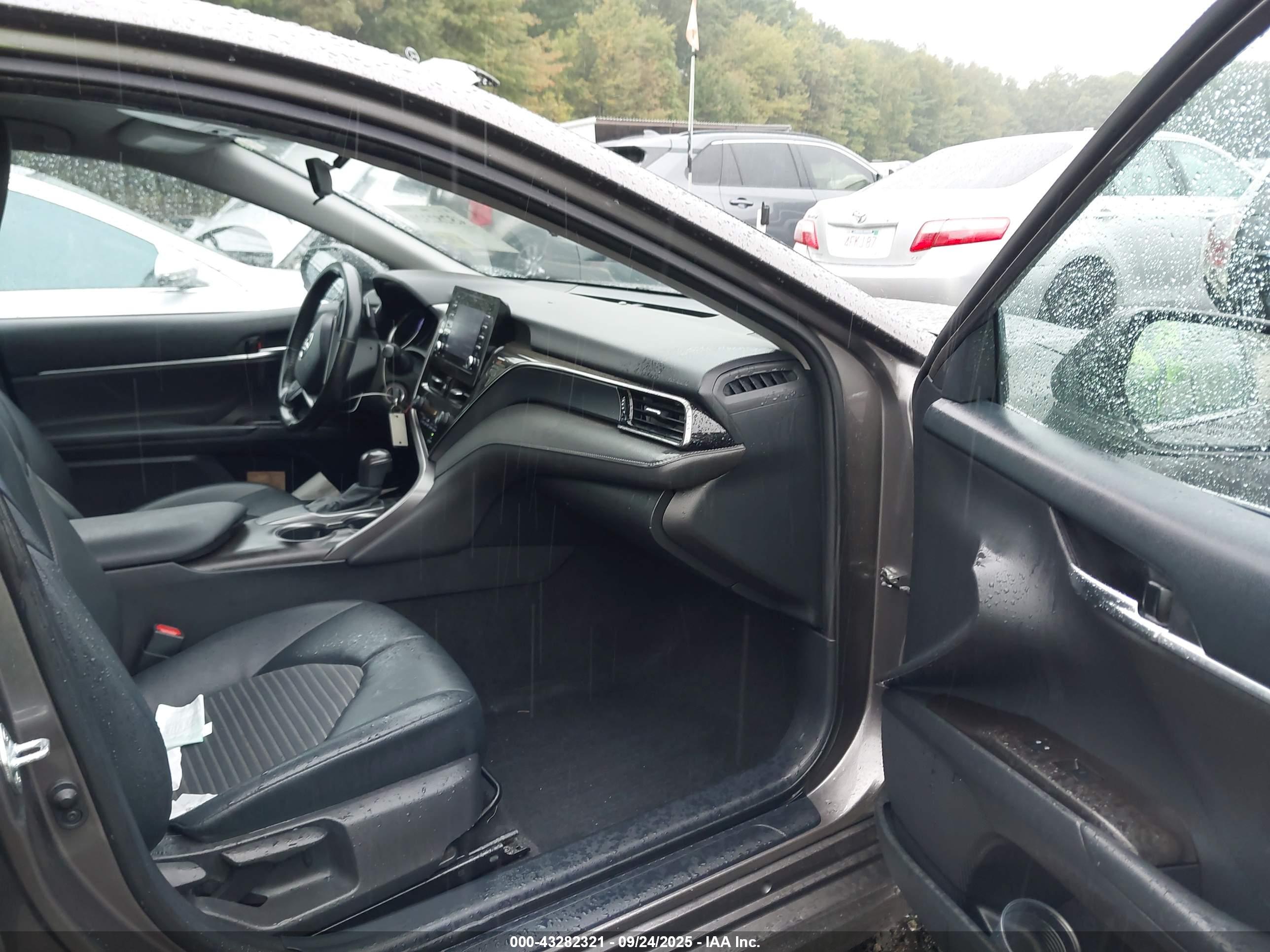 TOYOTA CAMRY image 5