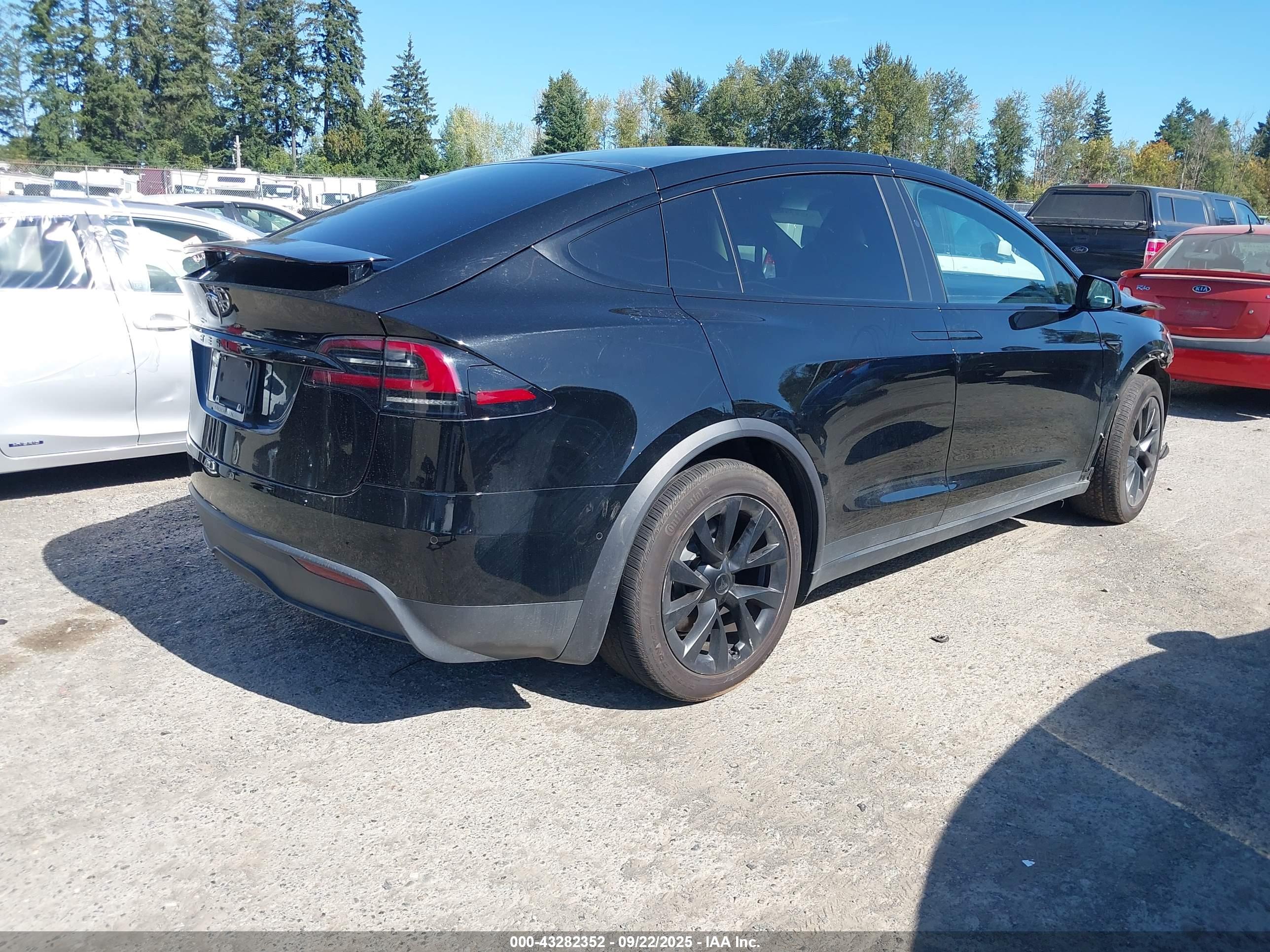 TESLA MODEL image 4