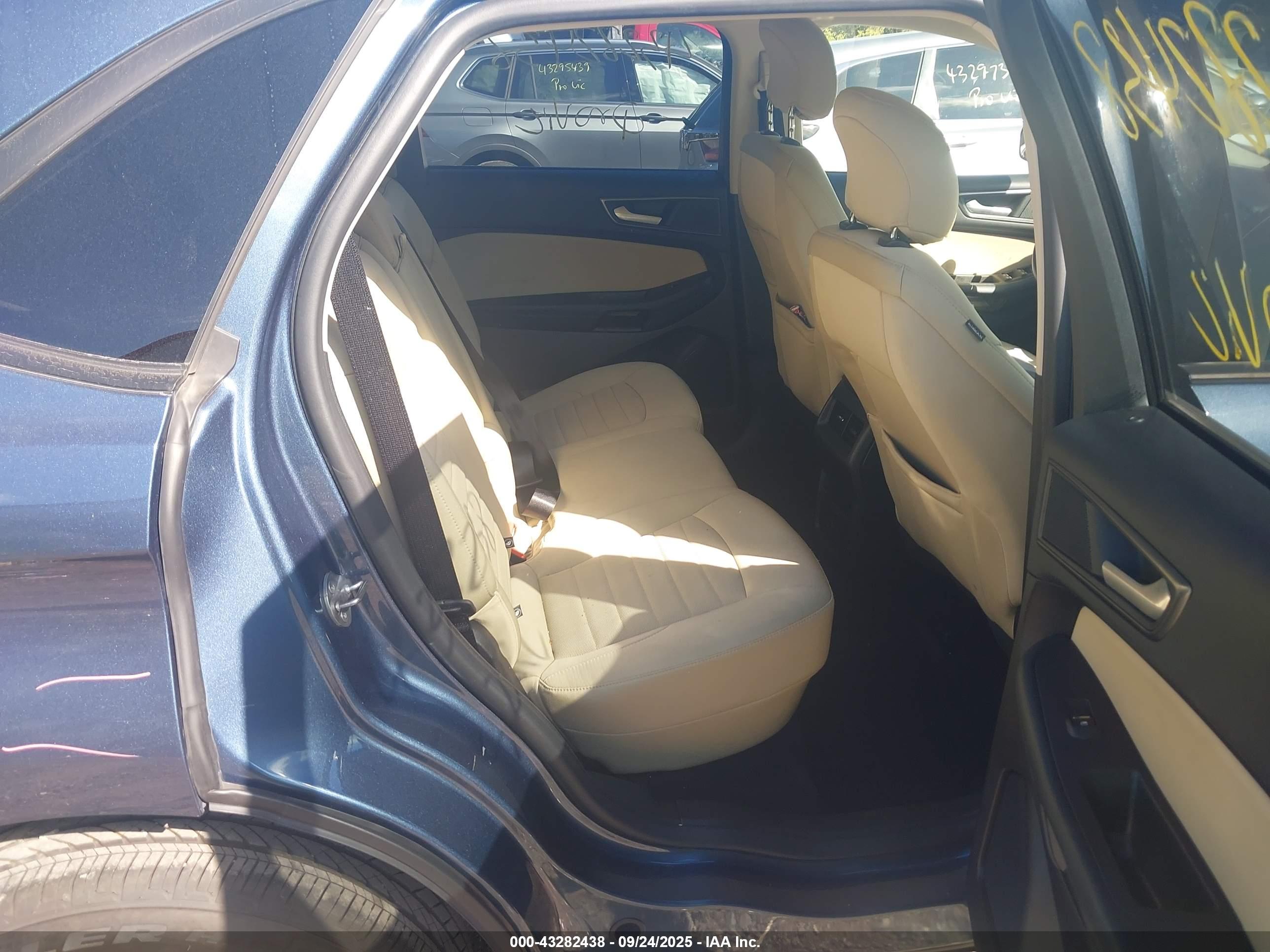 FORD EDGE image 8