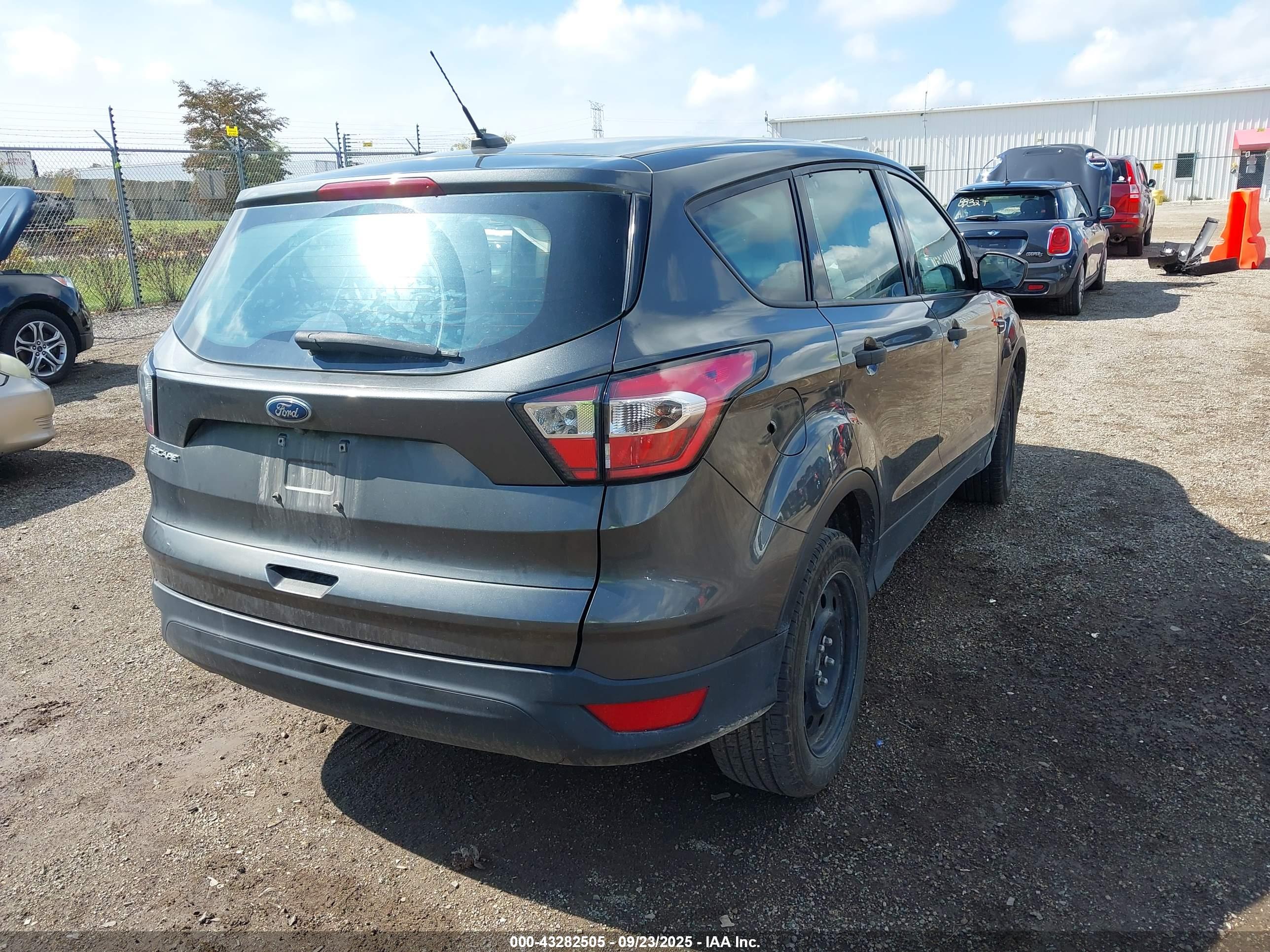 FORD ESCAPE image 4
