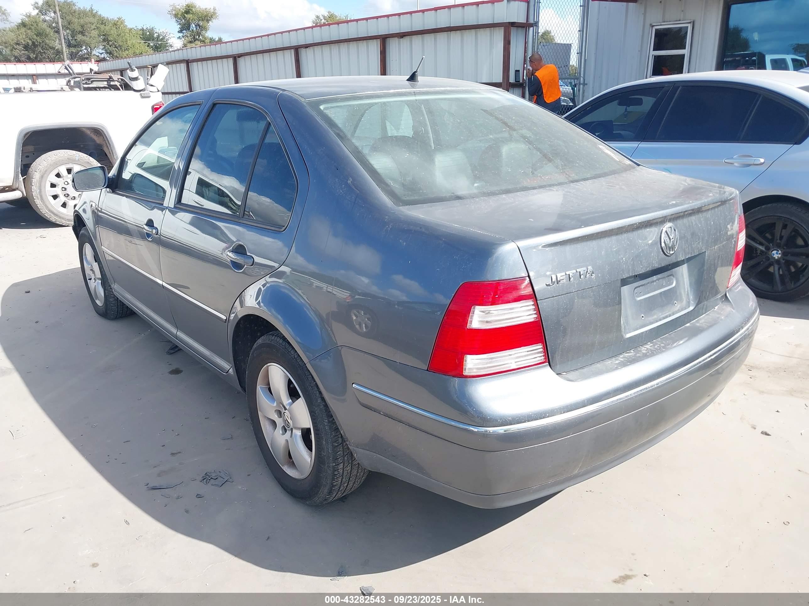 VOLKSWAGEN JETTA image 3