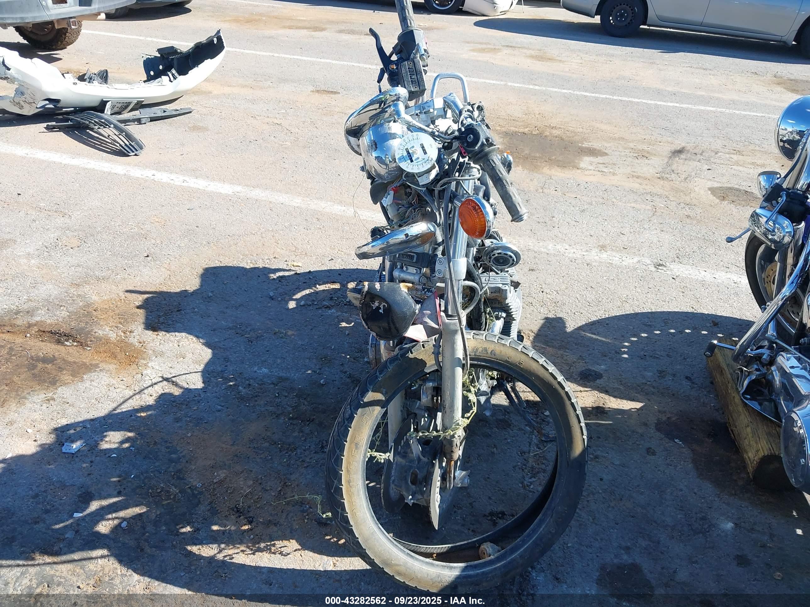 YAMAHA XJ700 image 5