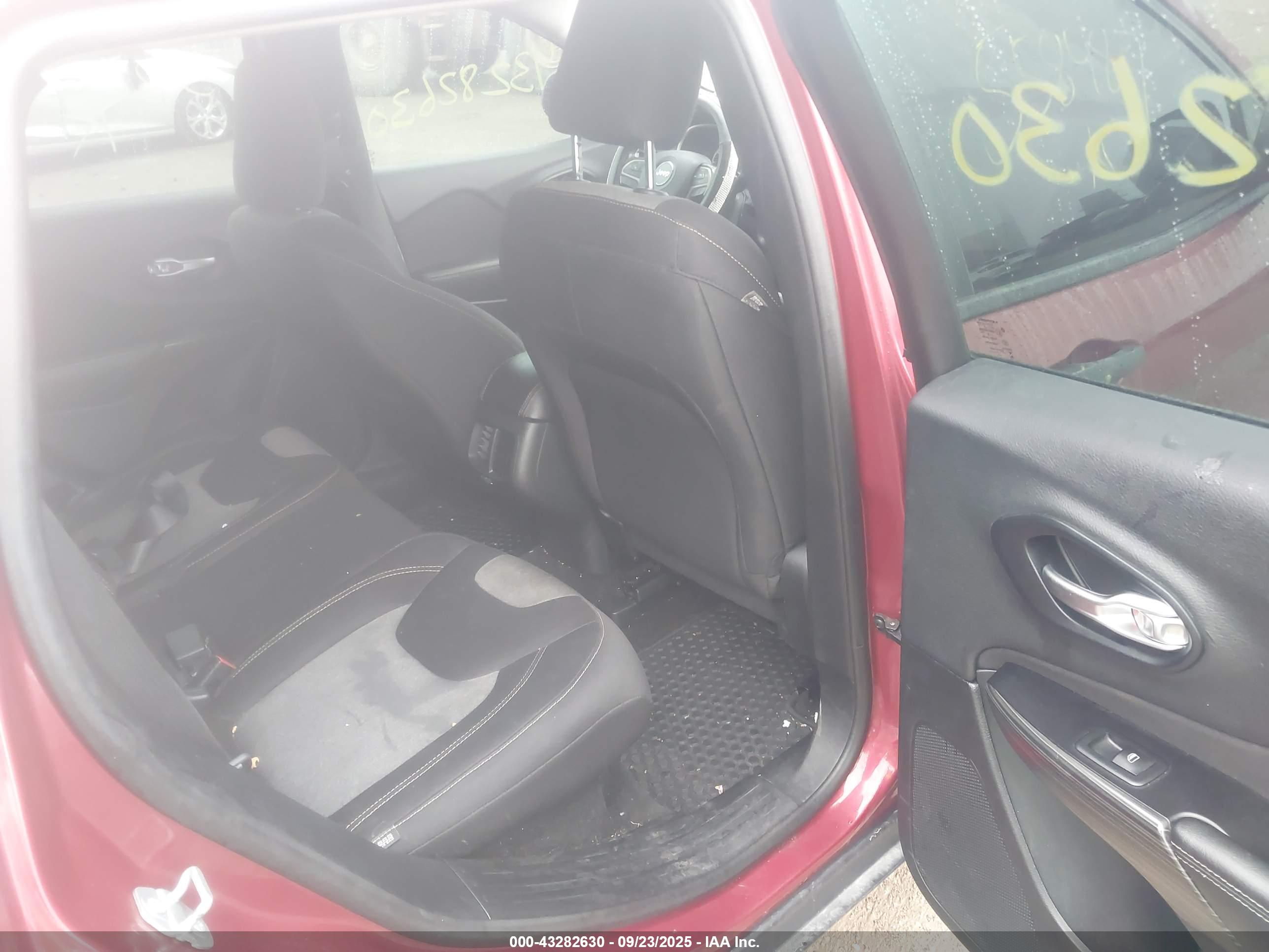 JEEP CHEROKEE image 8