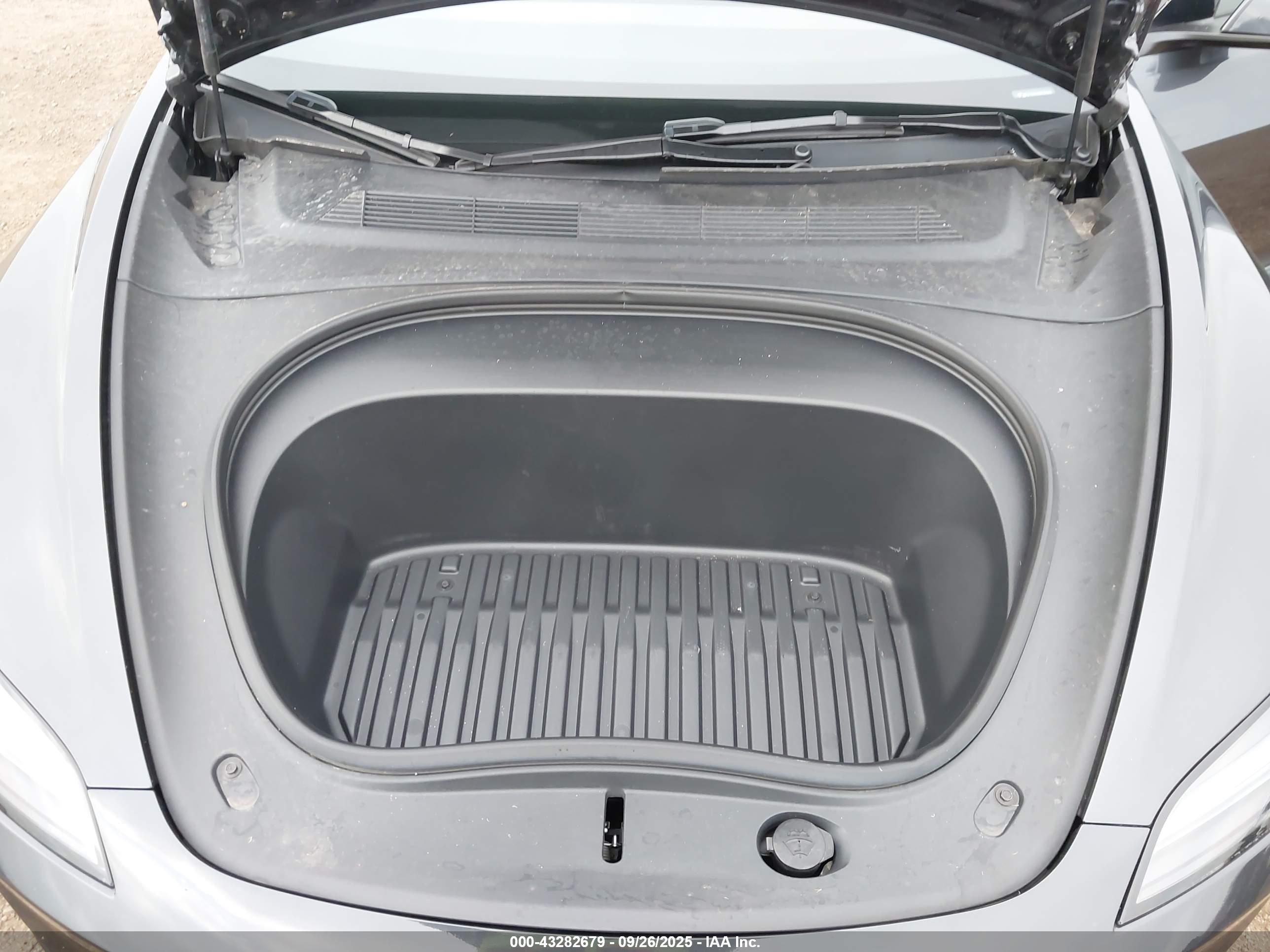 TESLA MODEL image 10
