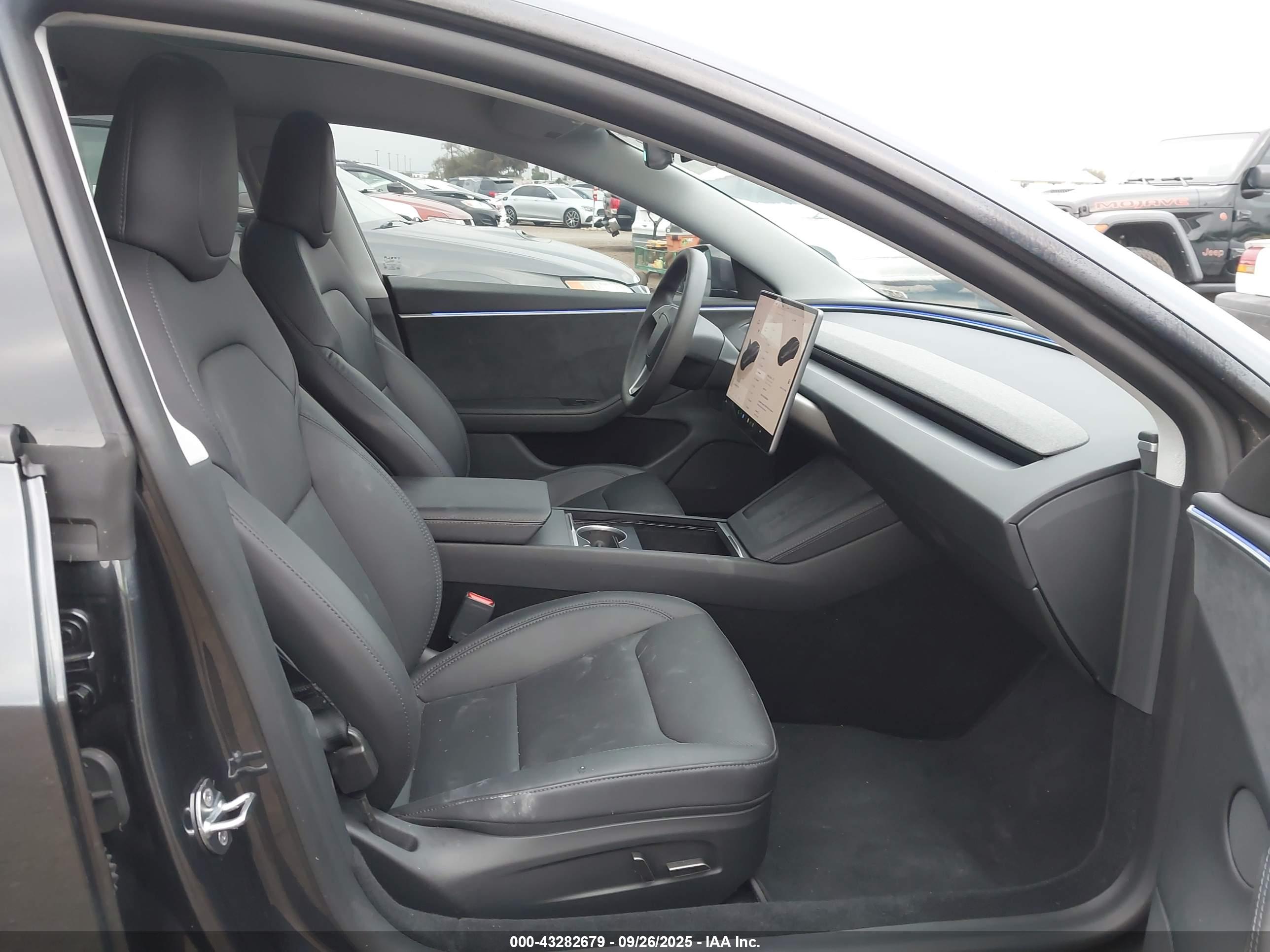 TESLA MODEL image 5