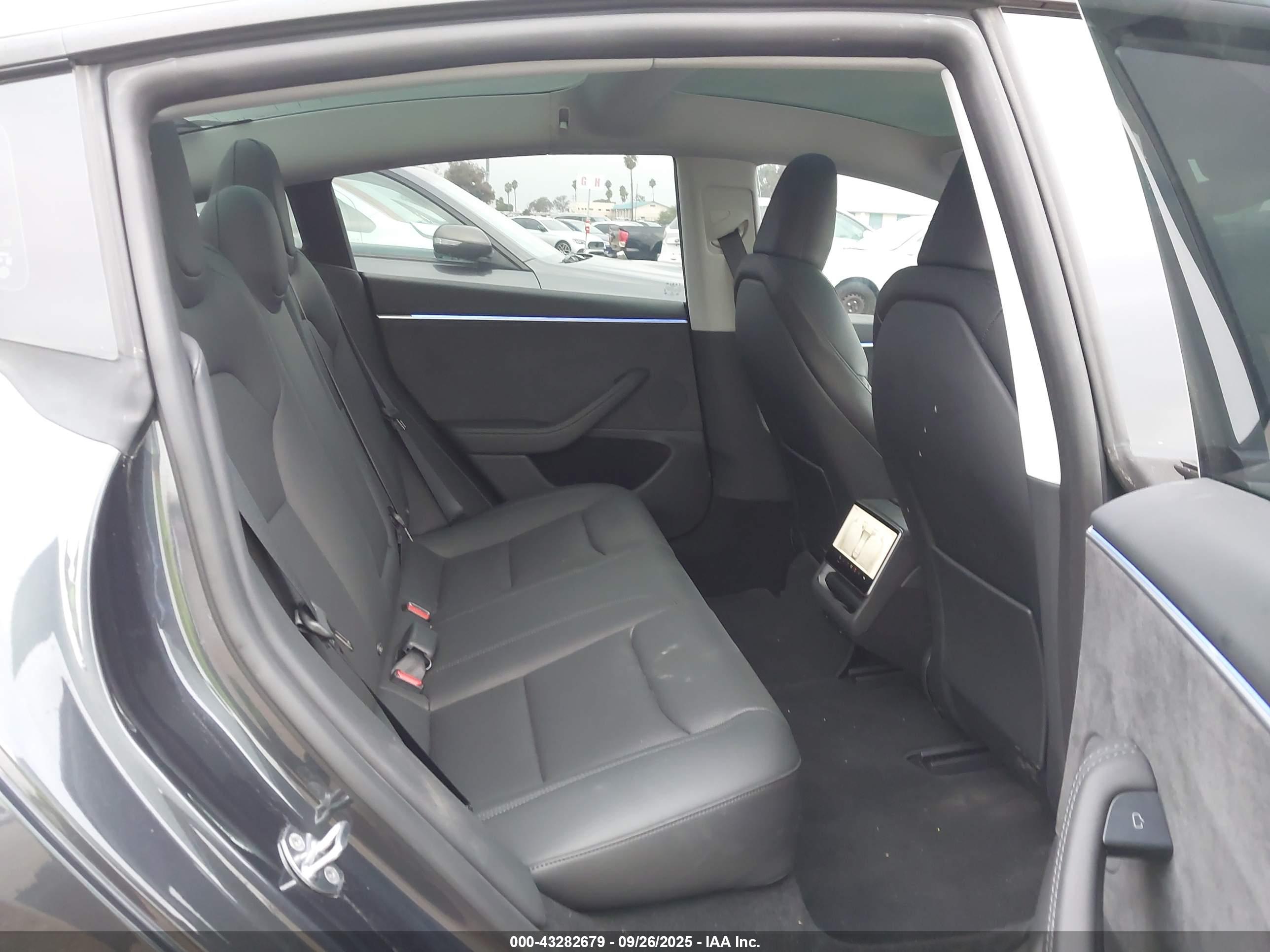 TESLA MODEL image 8