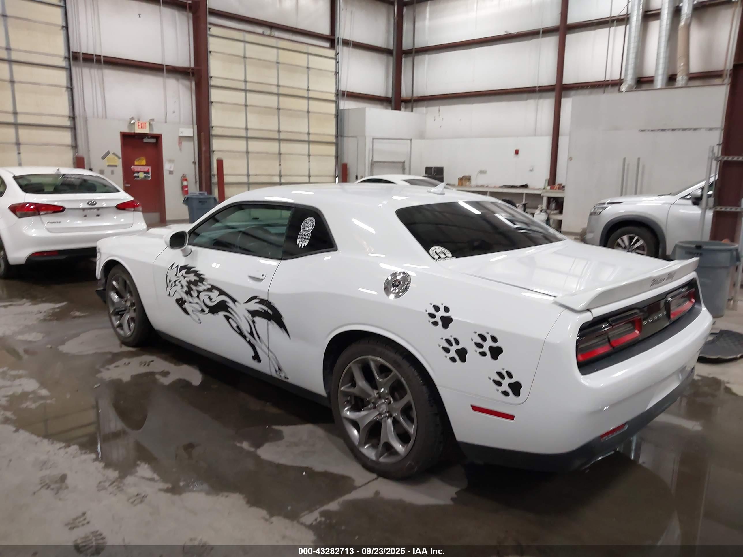 DODGE CHALLENGER image 3