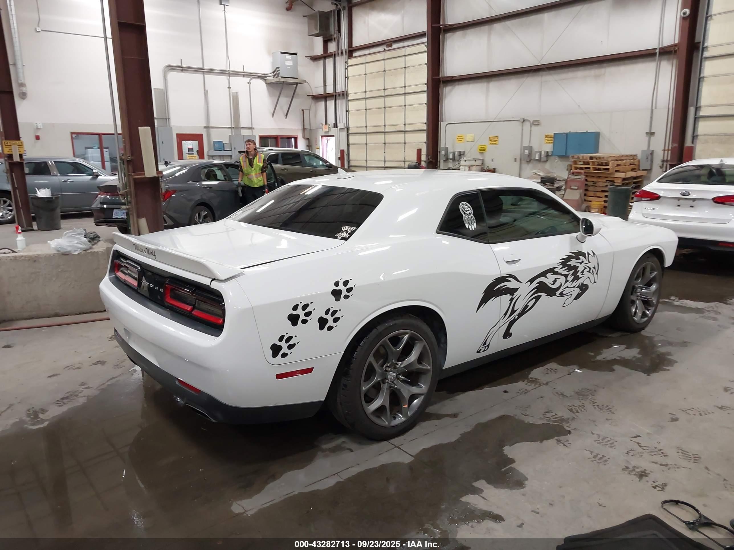 DODGE CHALLENGER image 4