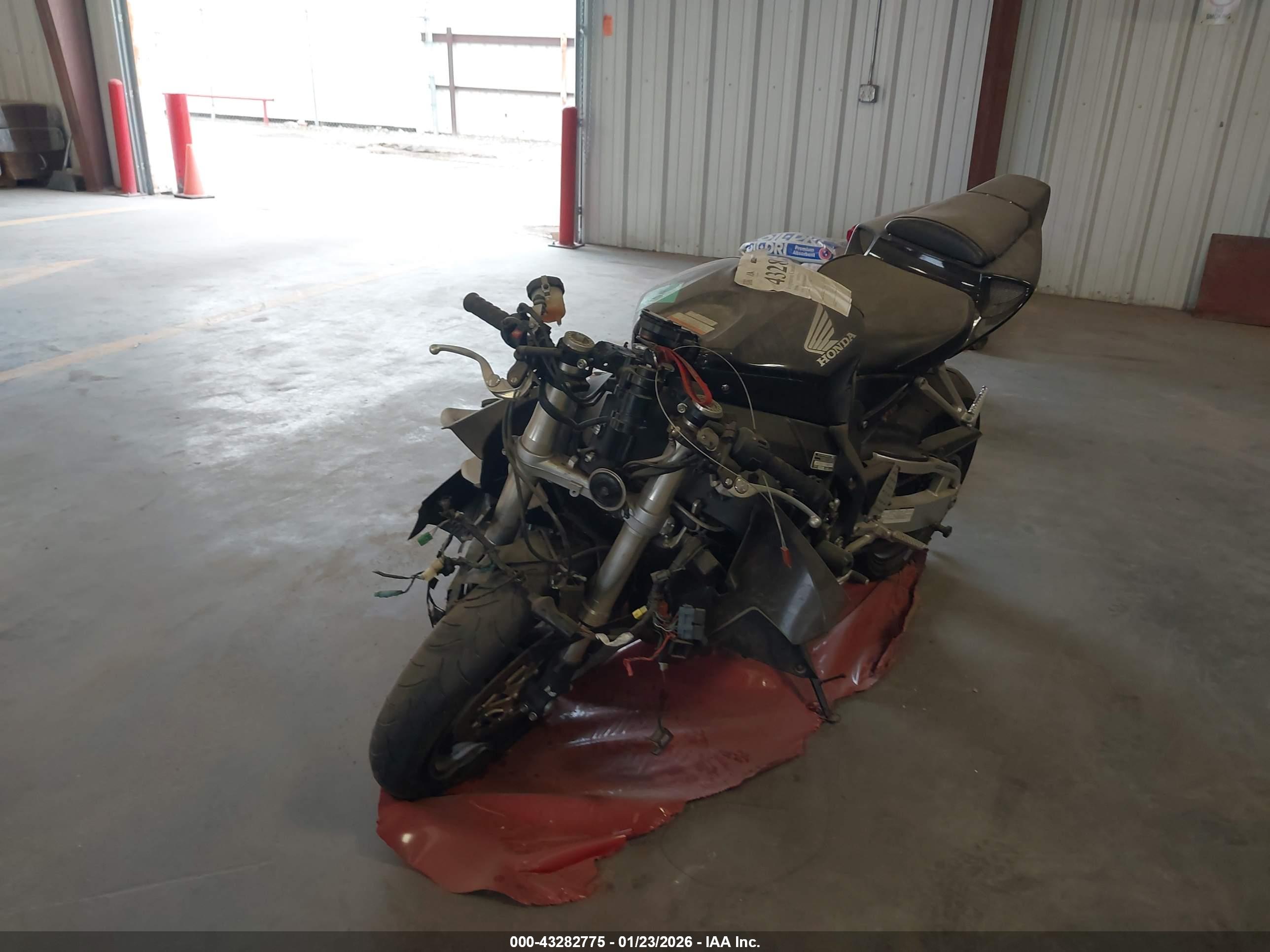 HONDA CBR1000 image 2