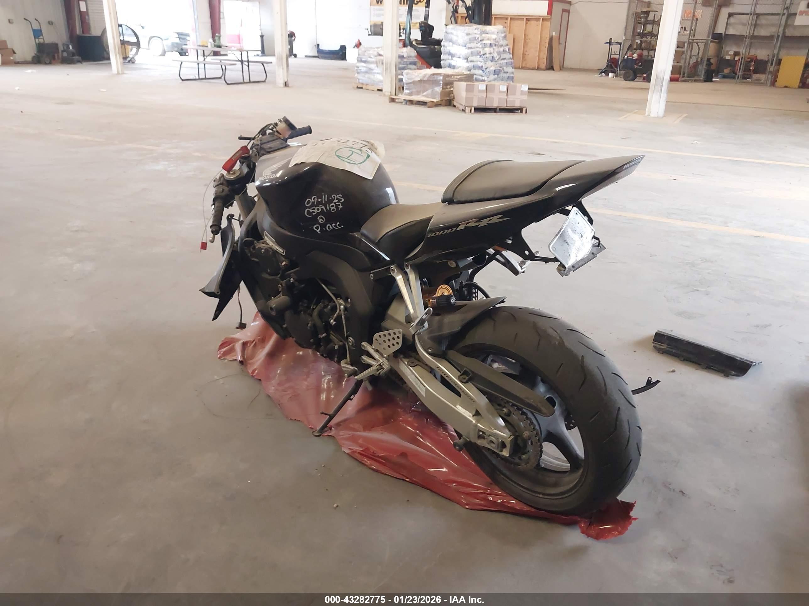HONDA CBR1000 image 3