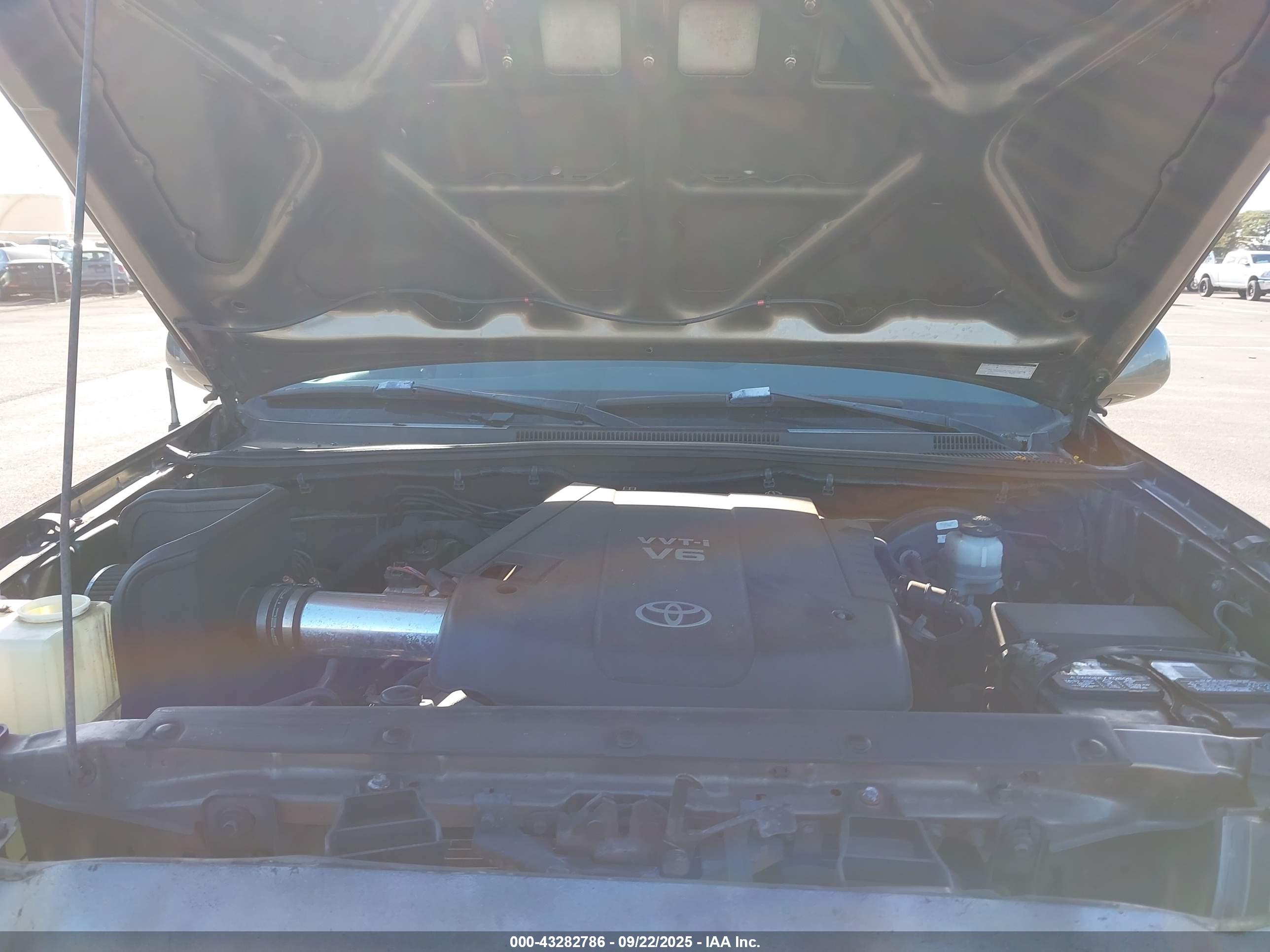 TOYOTA TACOMA image 10