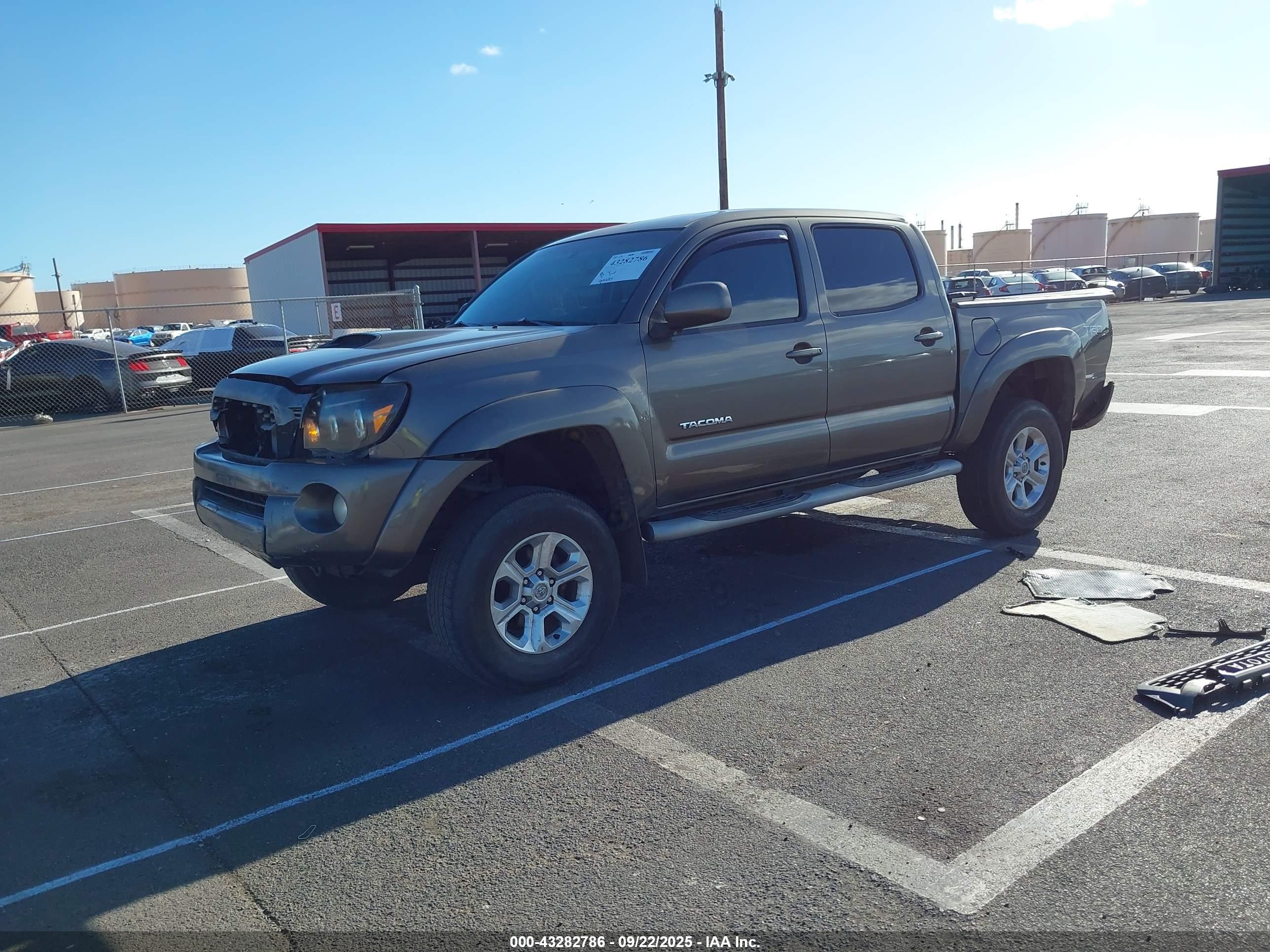 TOYOTA TACOMA image 2