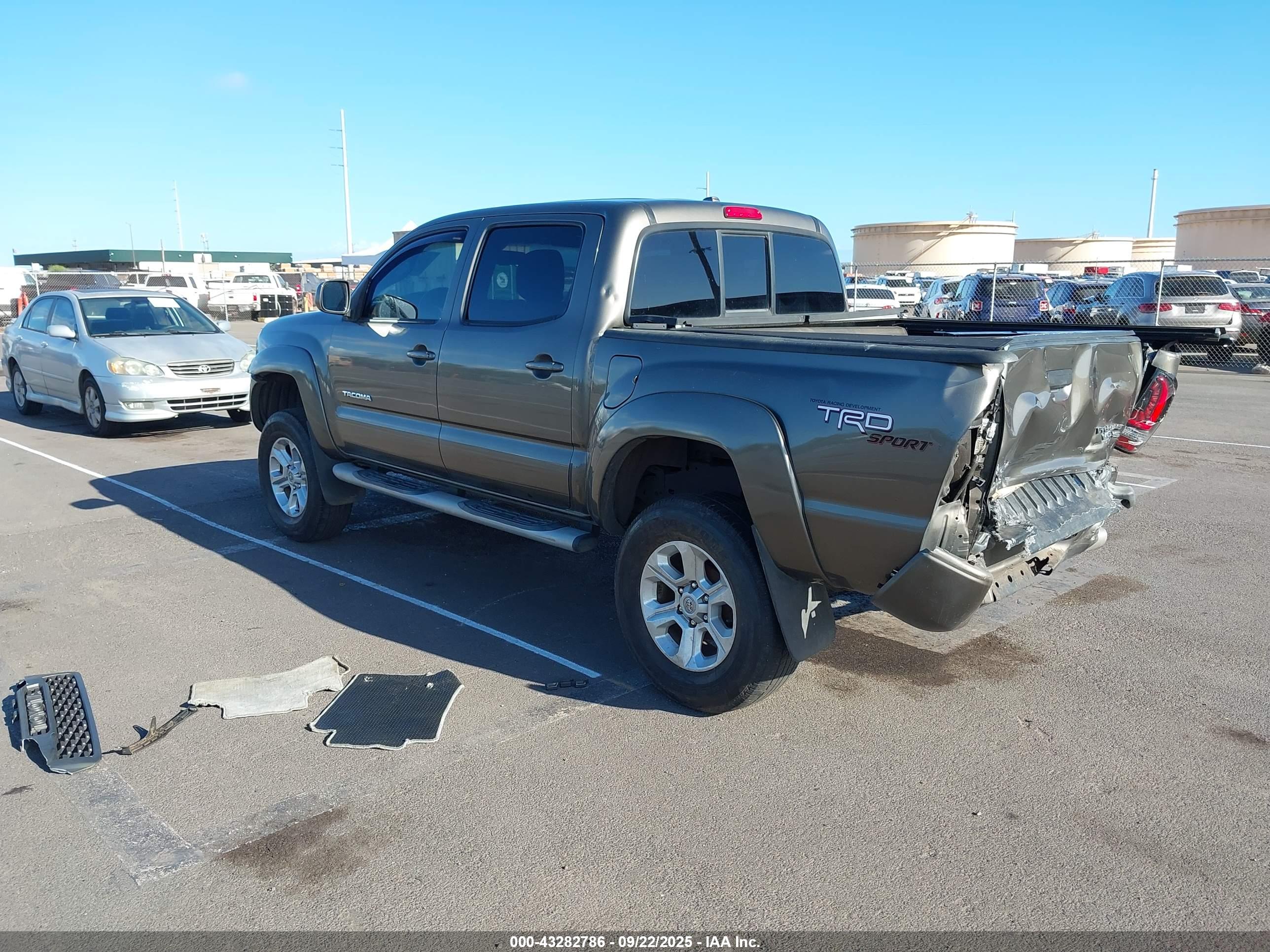 TOYOTA TACOMA image 3