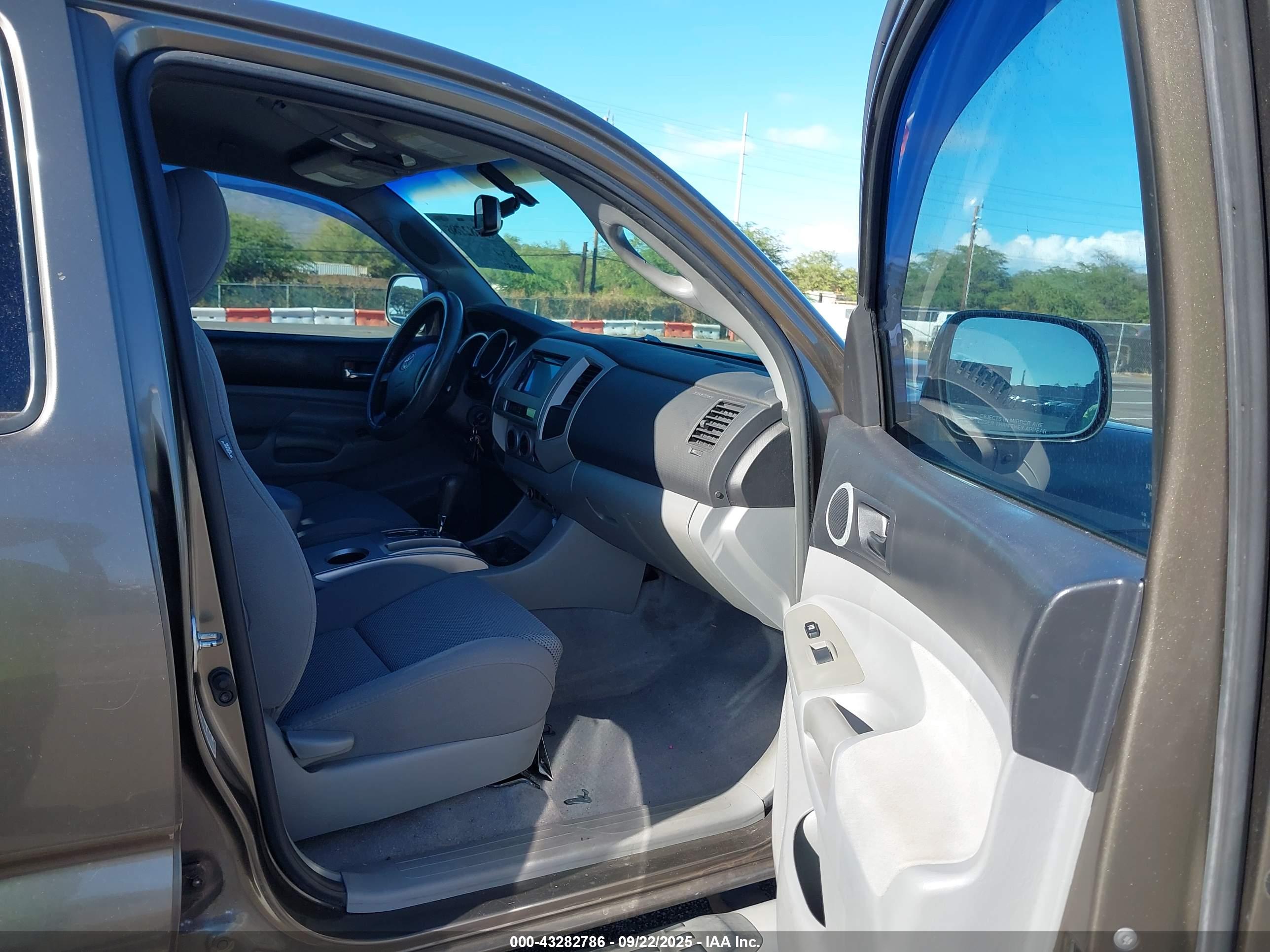 TOYOTA TACOMA image 5