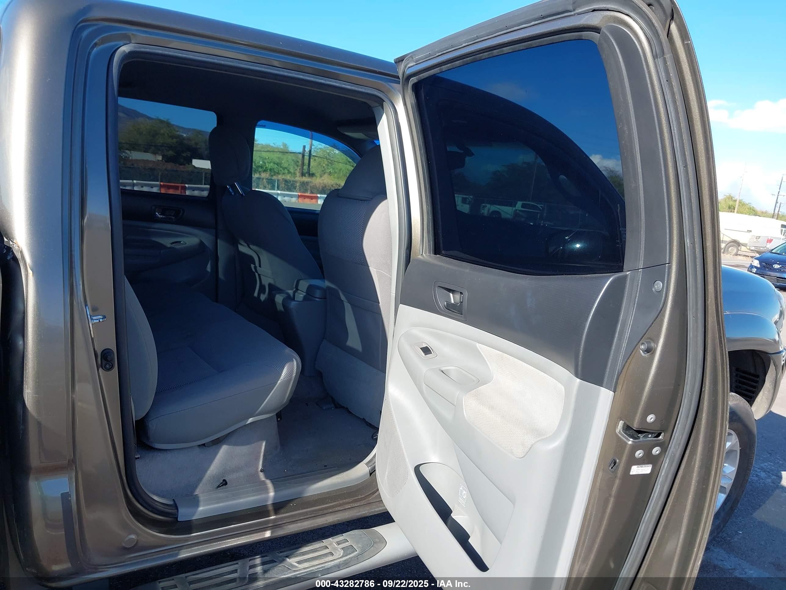 TOYOTA TACOMA image 8
