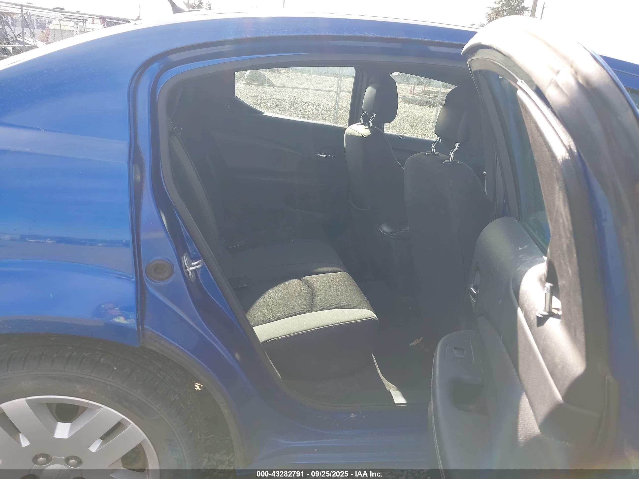 DODGE AVENGER image 8