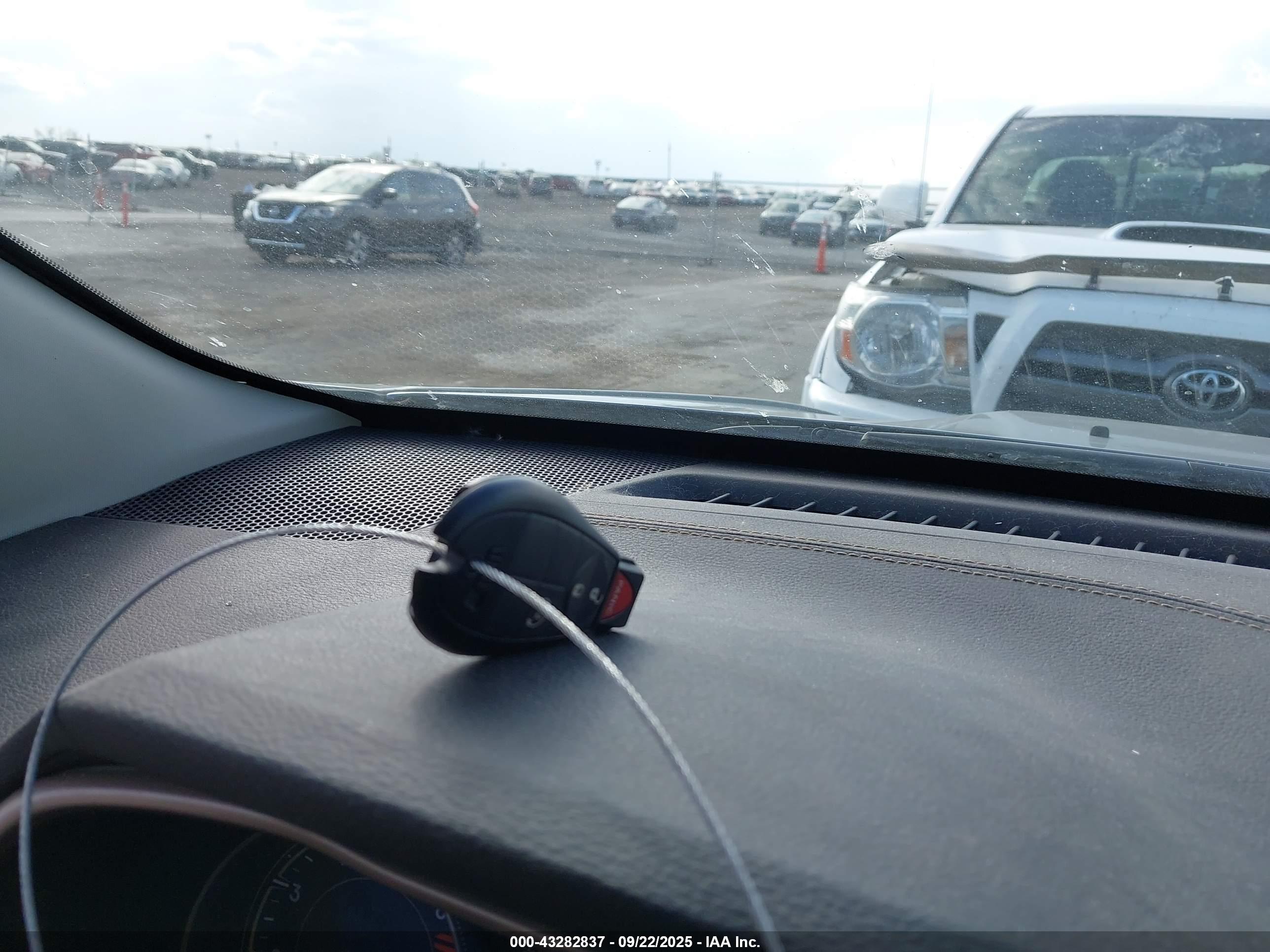 JEEP CHEROKEE image 11