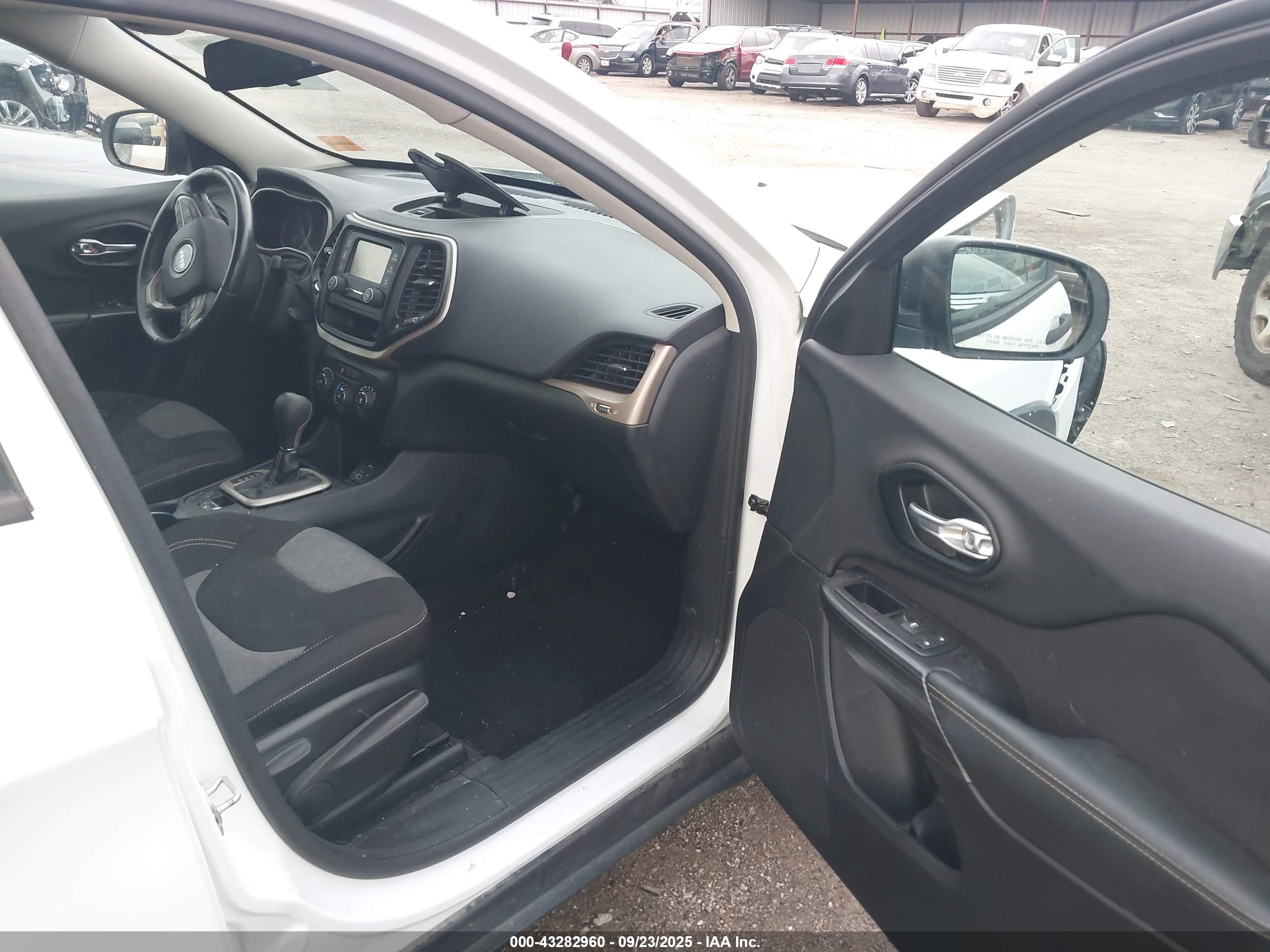 JEEP CHEROKEE image 5