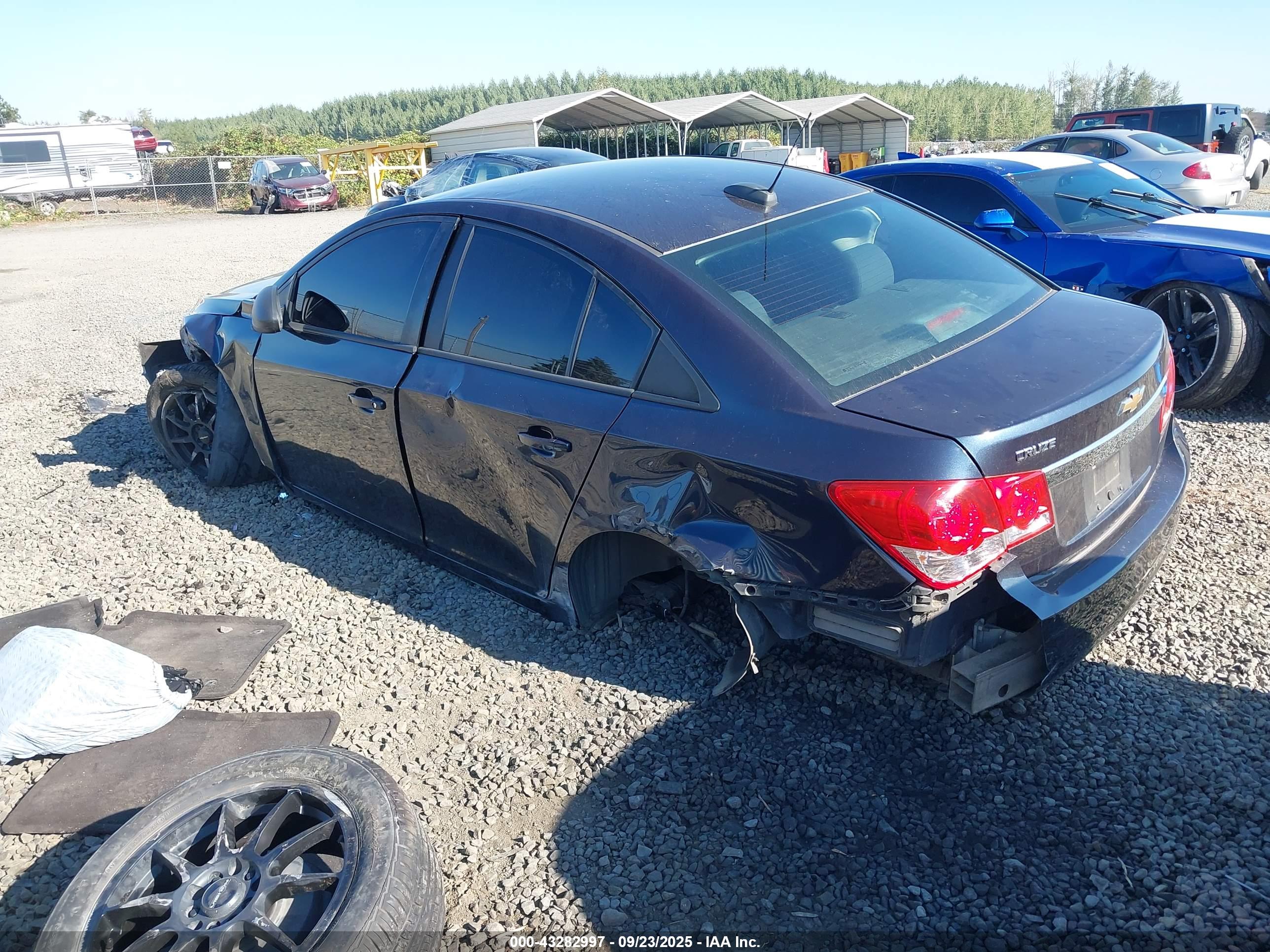 CHEVROLET CRUZE image 3