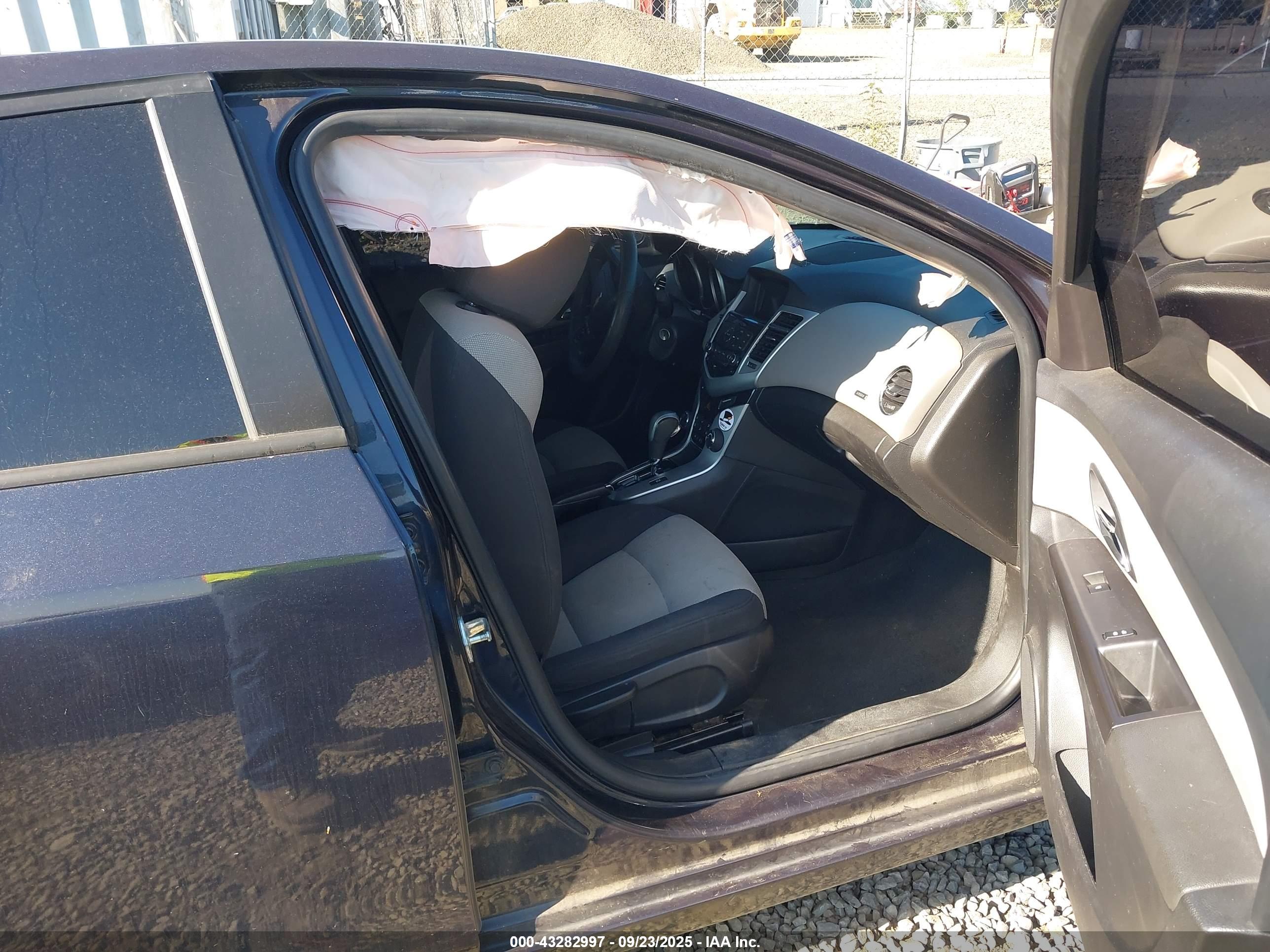 CHEVROLET CRUZE image 5