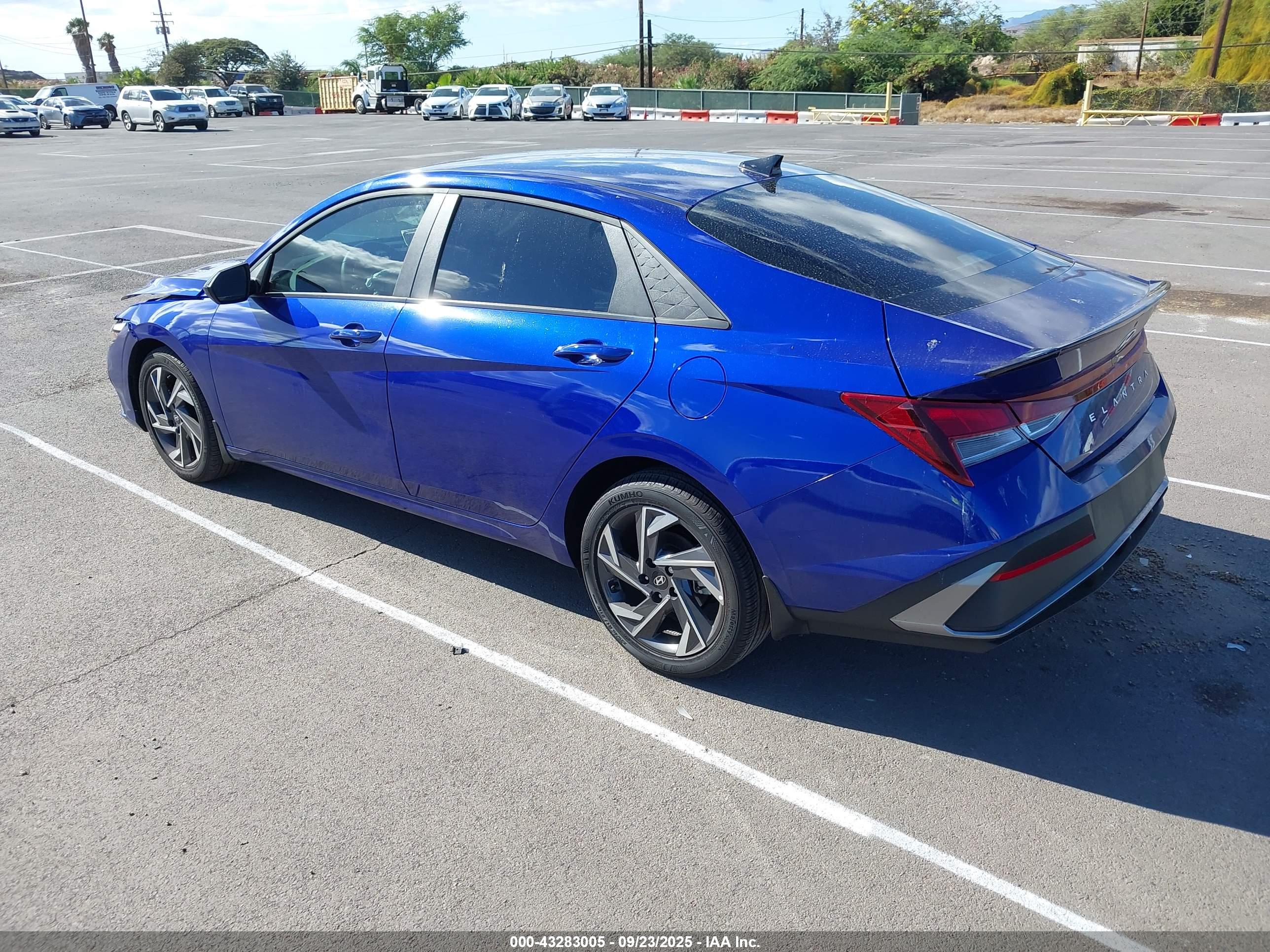 HYUNDAI ELANTRA image 3