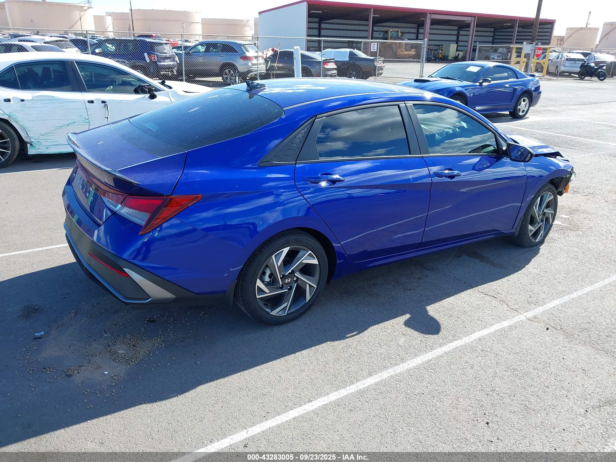 HYUNDAI ELANTRA image 4