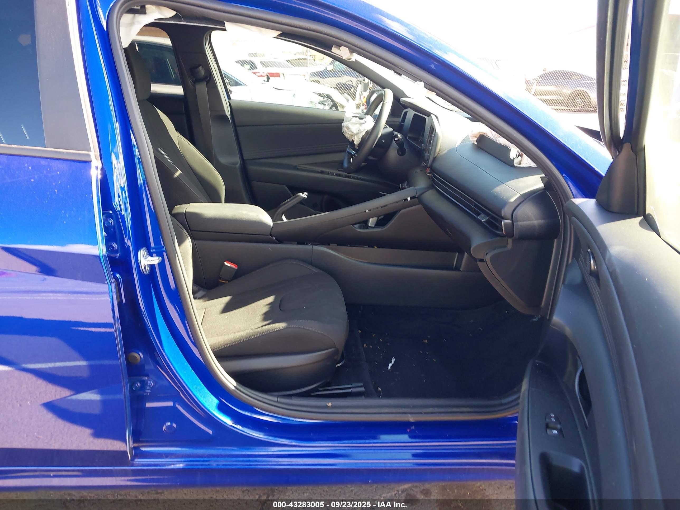 HYUNDAI ELANTRA image 5