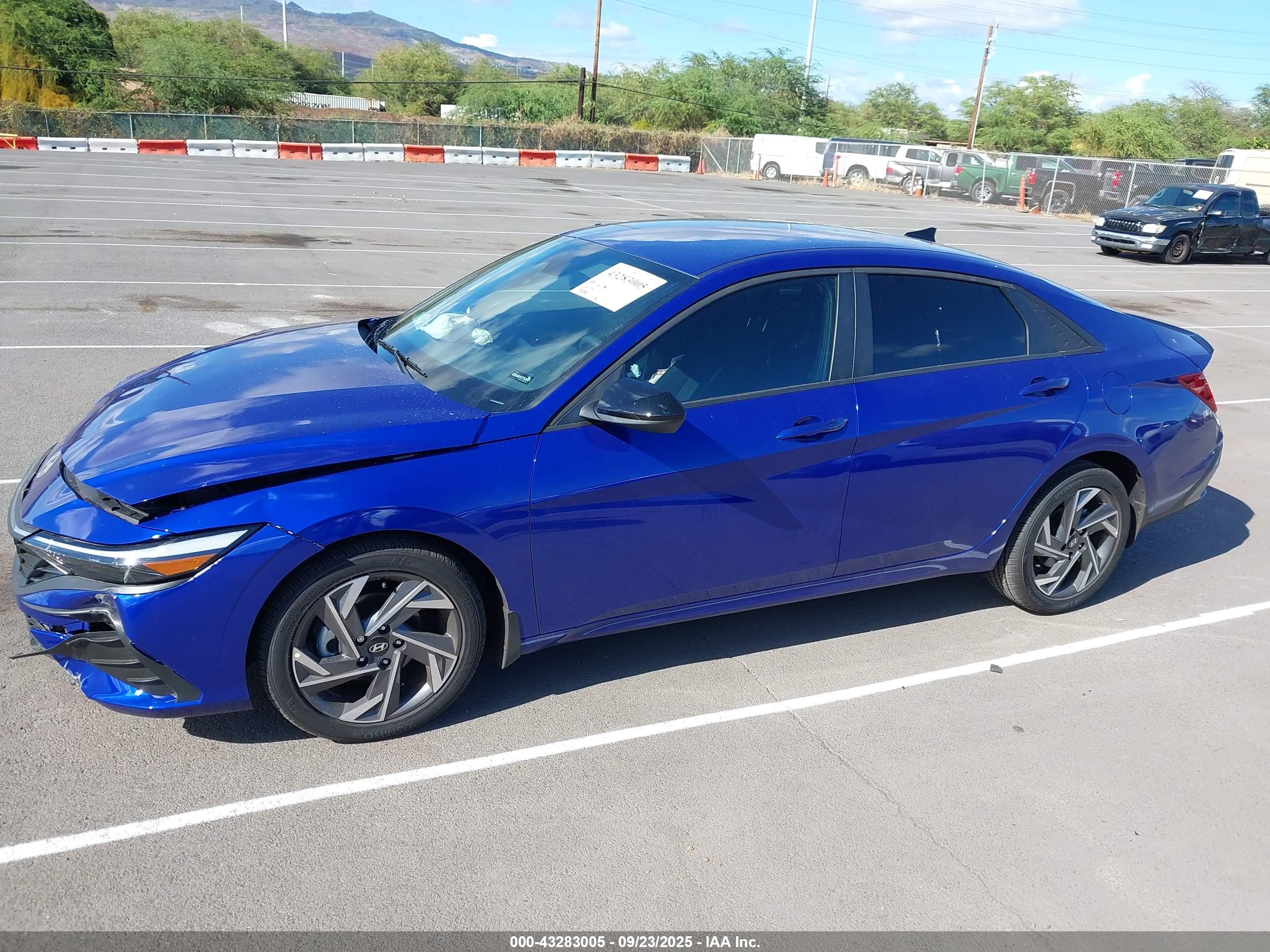 HYUNDAI ELANTRA image 6