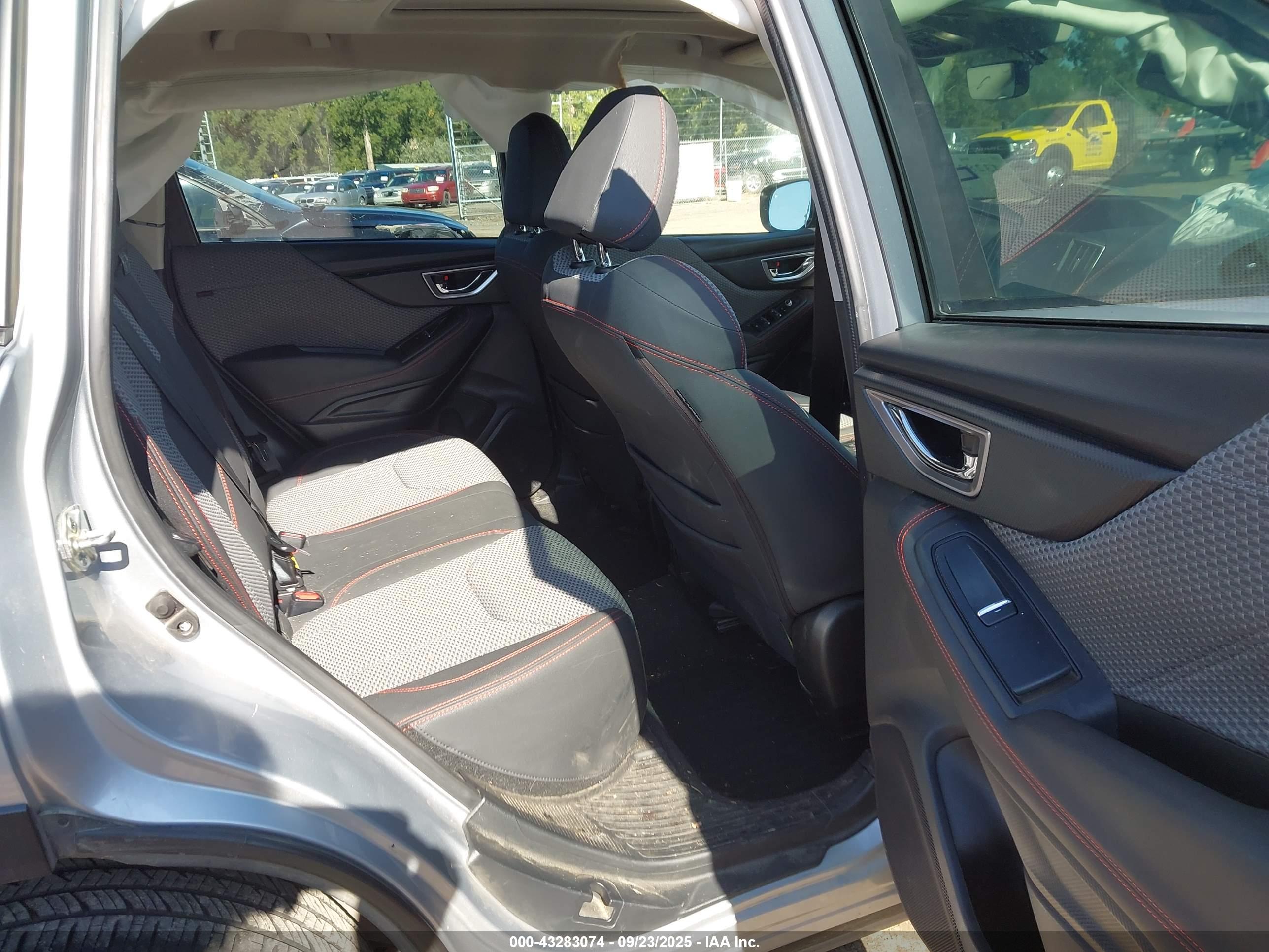 SUBARU FORESTER image 8