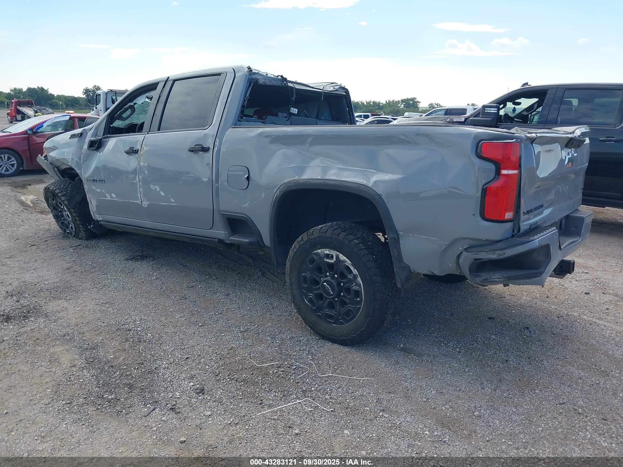 CHEVROLET SILVERADO image 3