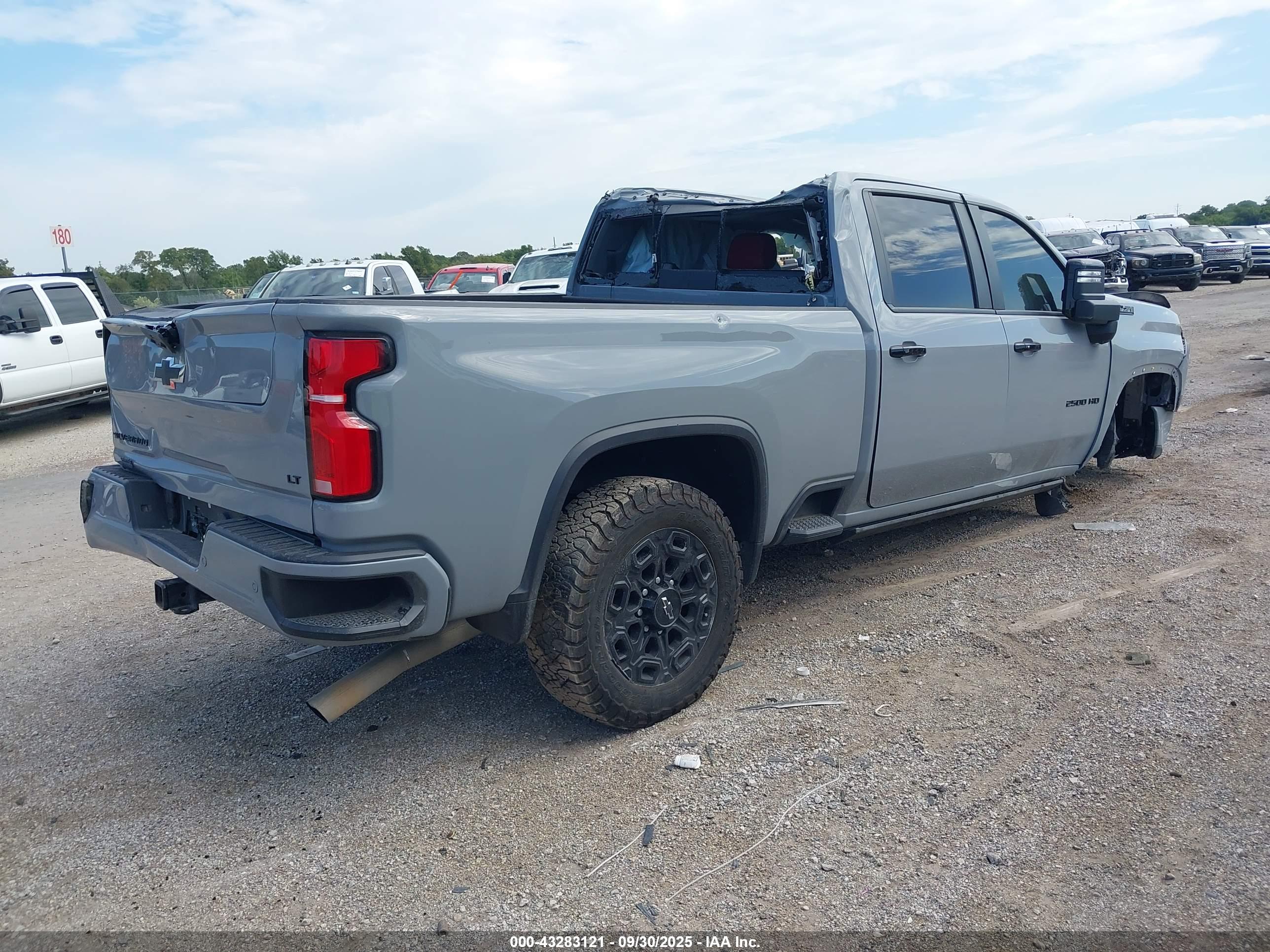 CHEVROLET SILVERADO image 4