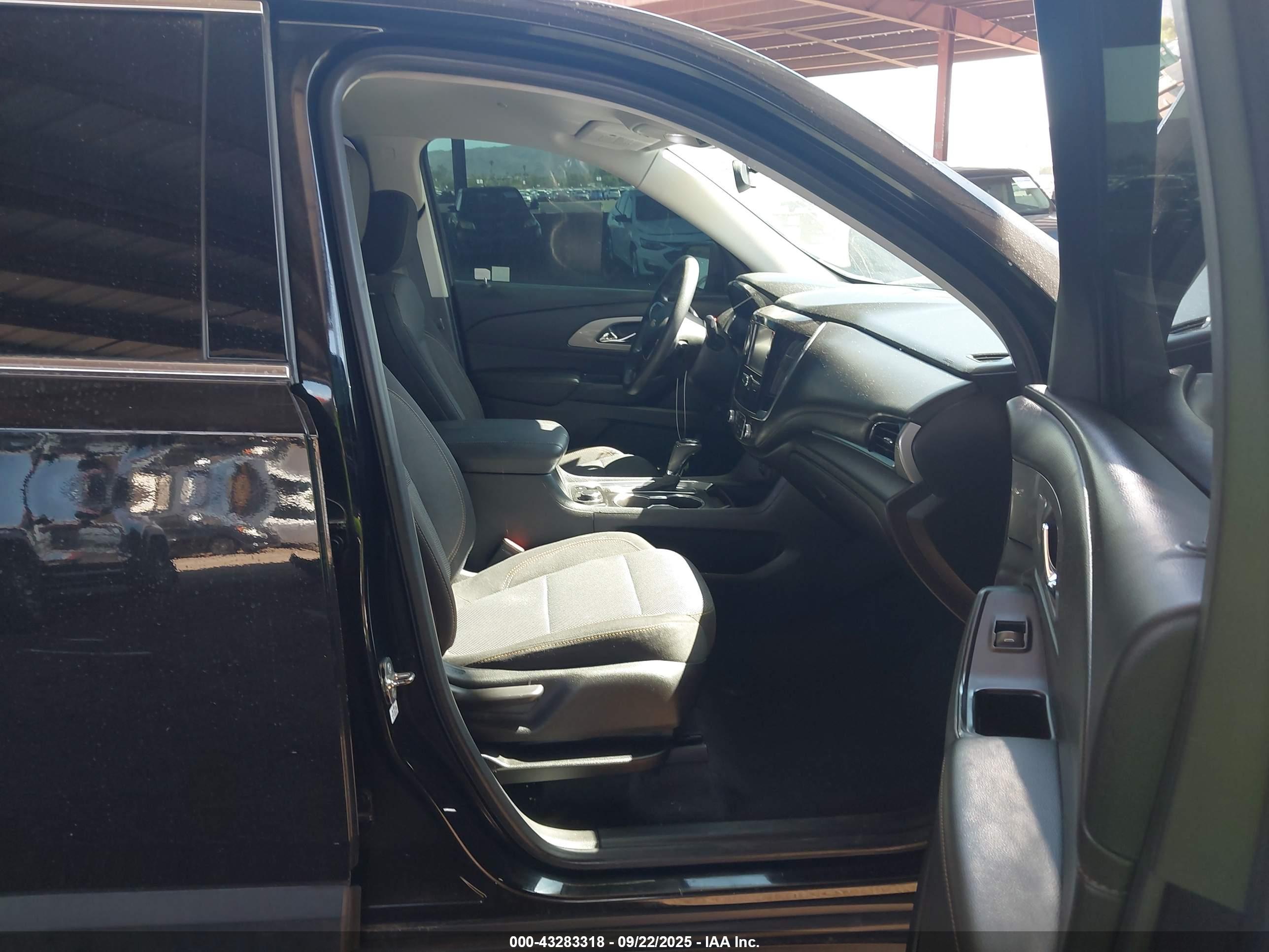 CHEVROLET TRAVERSE image 5