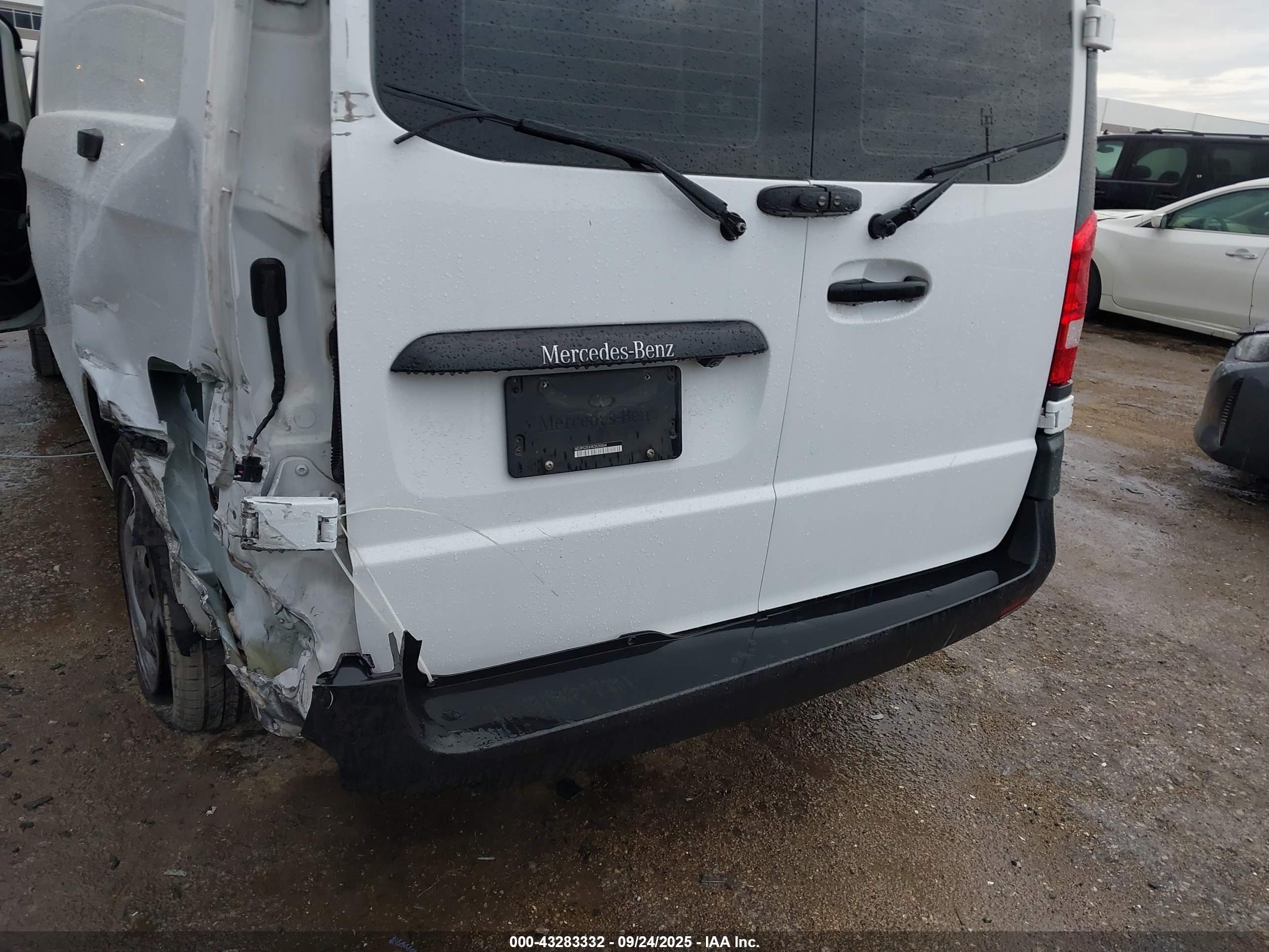 MERCEDES-BENZ METRIS image 6
