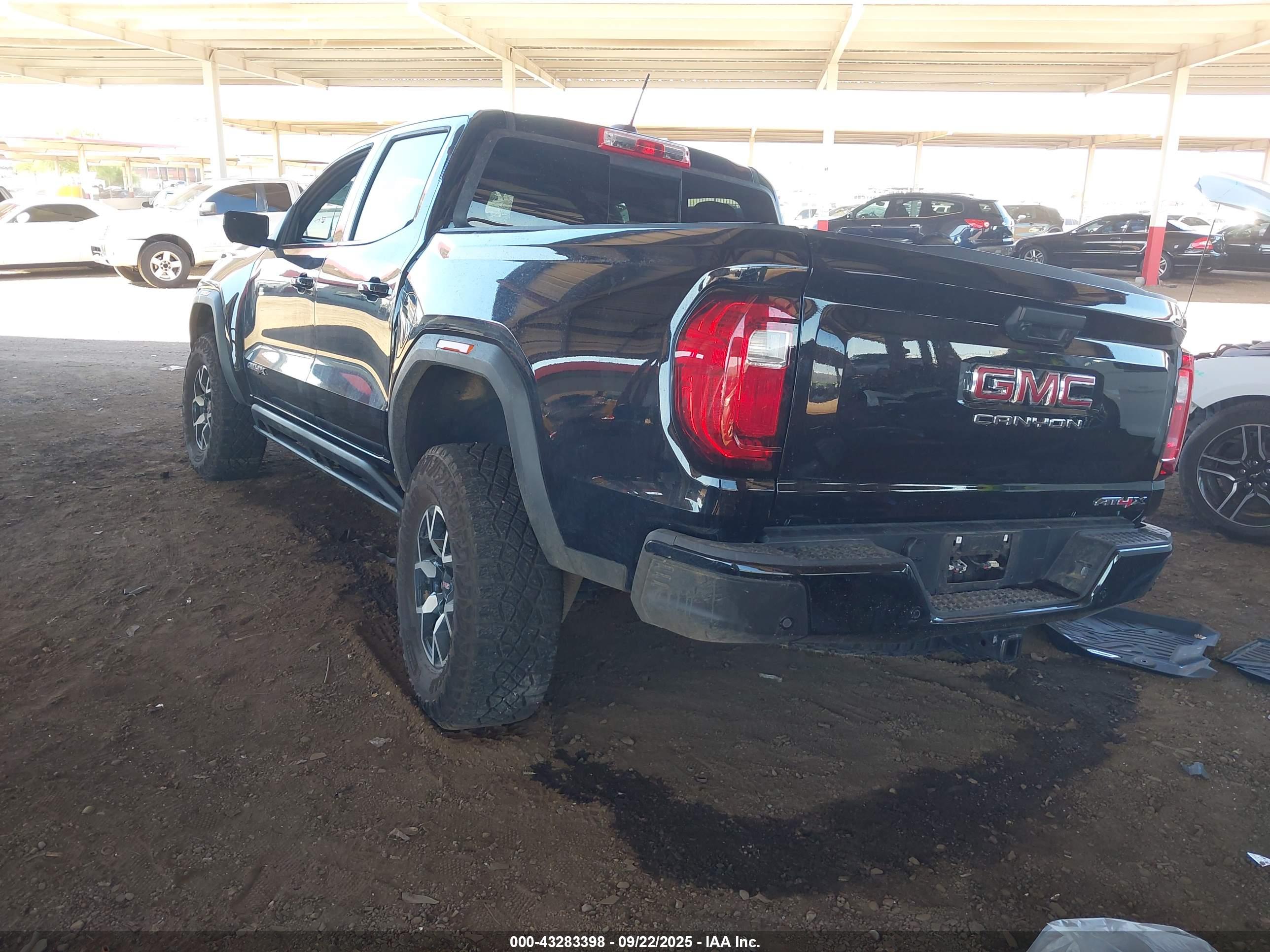 GMC CANYON image 3