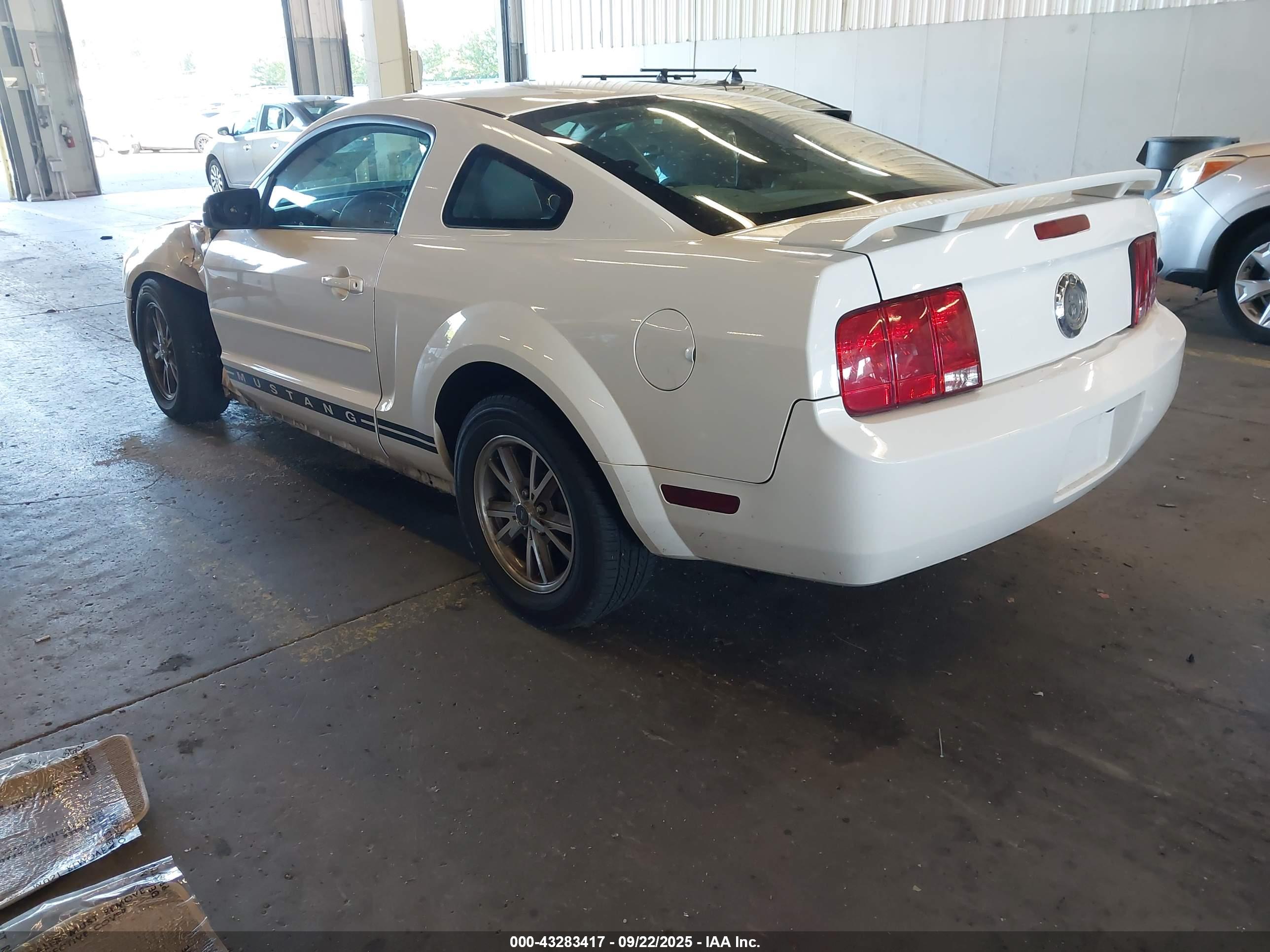 FORD MUSTANG image 3