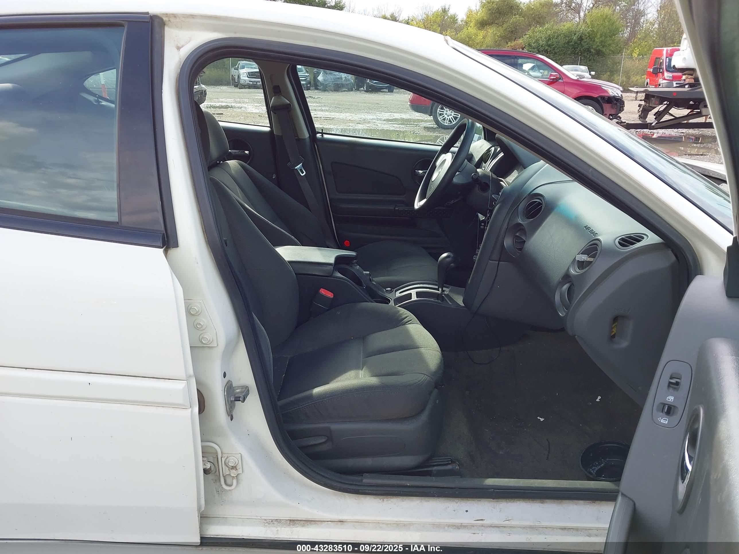 PONTIAC GRAND image 5