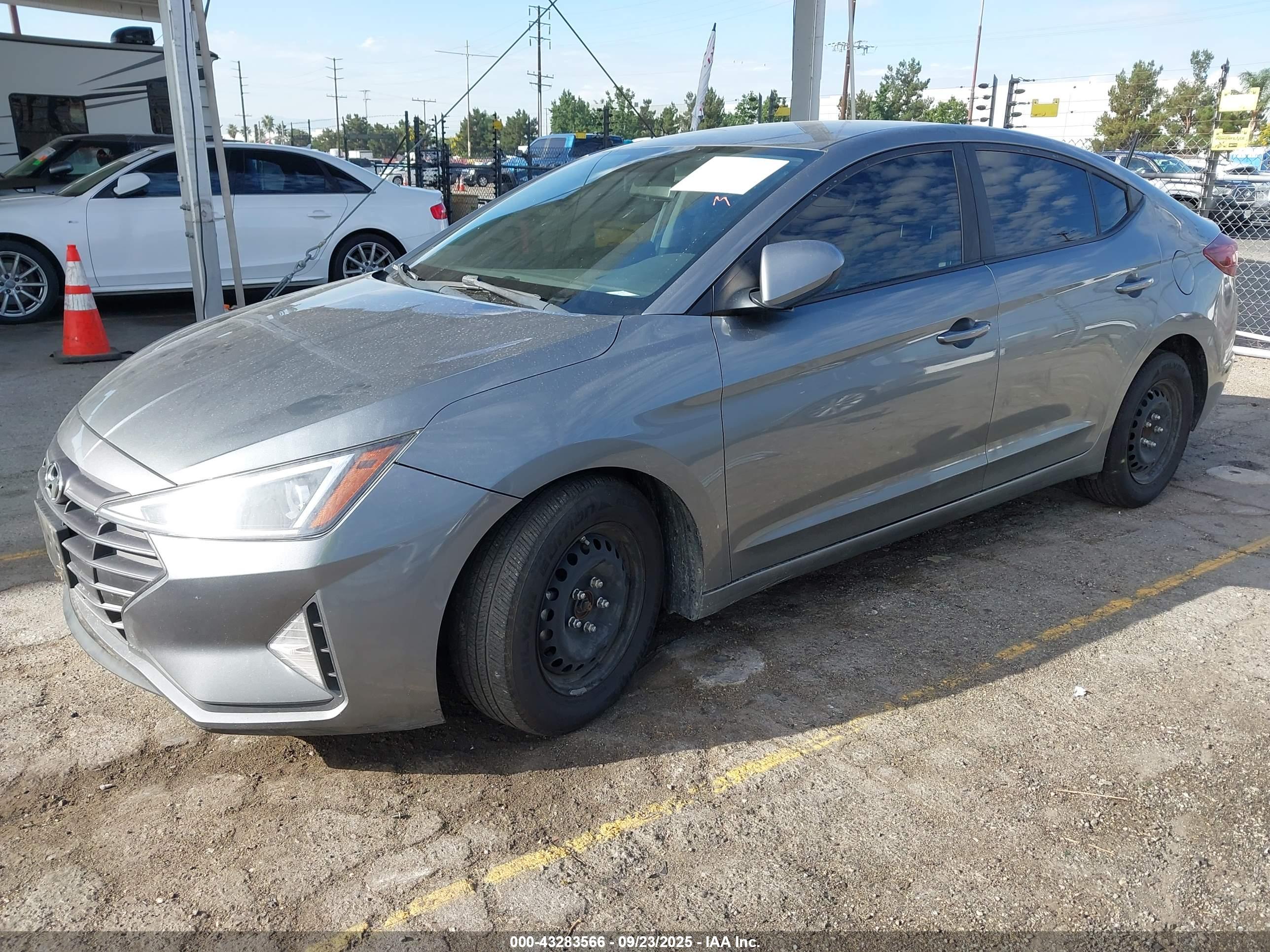HYUNDAI ELANTRA image 2