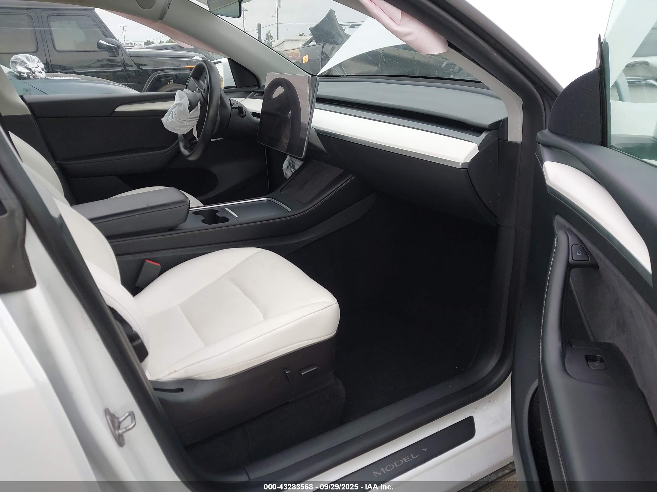 TESLA MODEL image 5