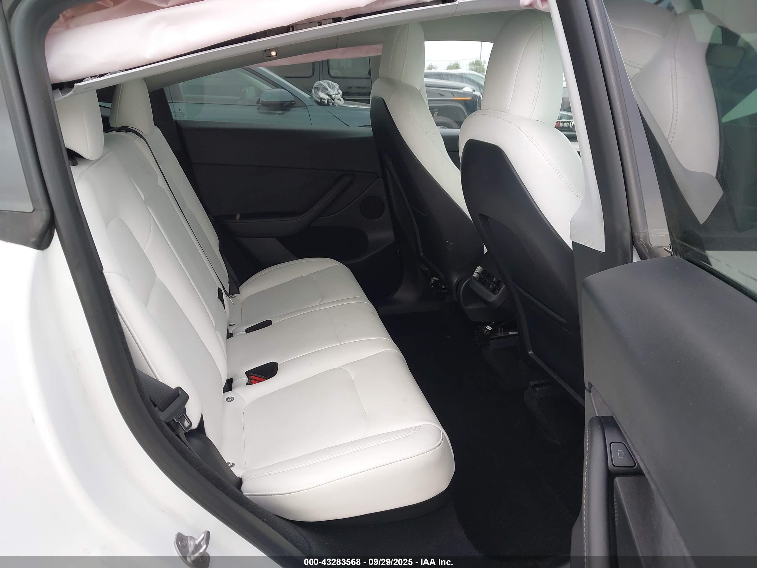 TESLA MODEL image 8