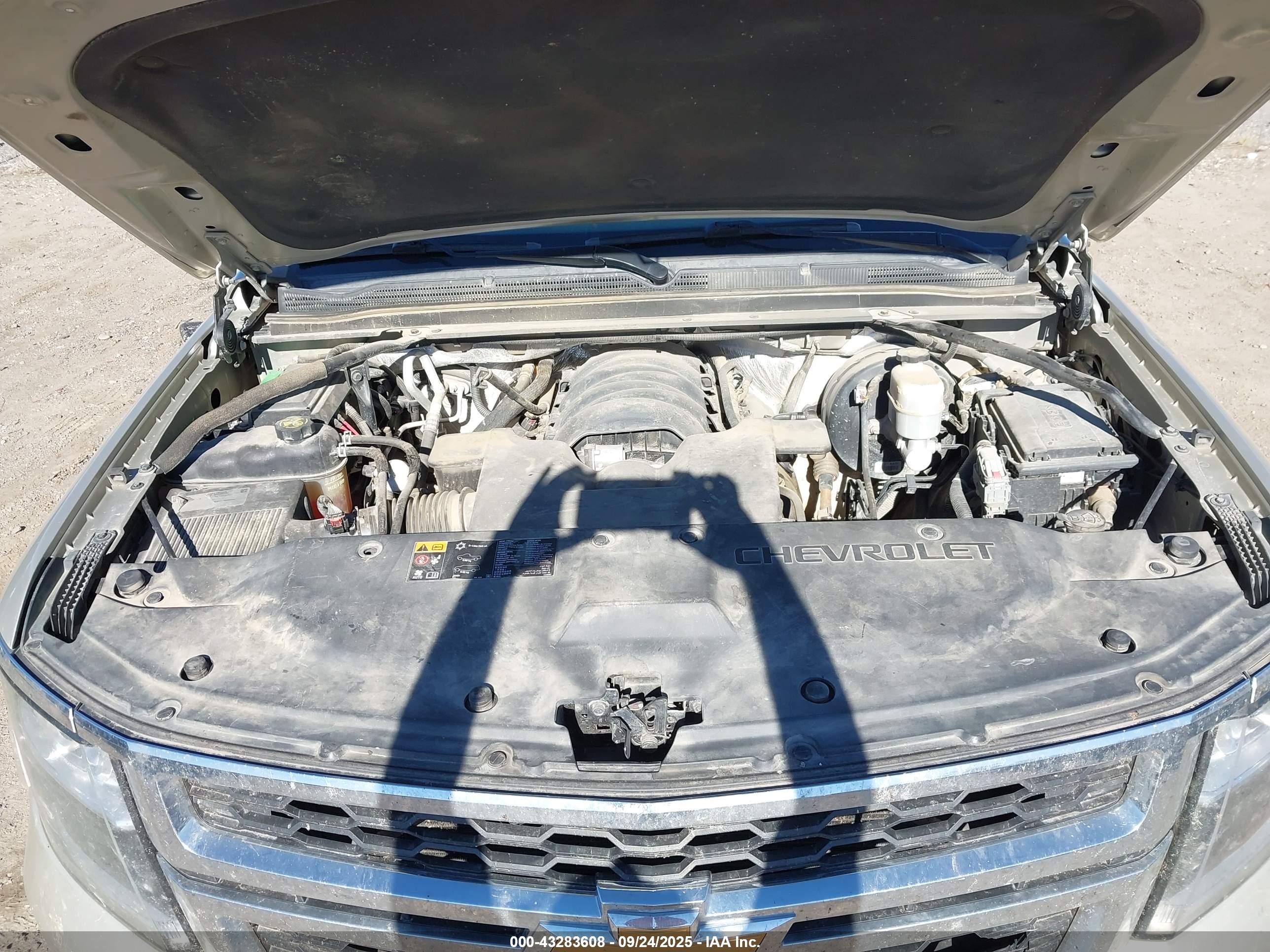 CHEVROLET SUBURBAN image 10