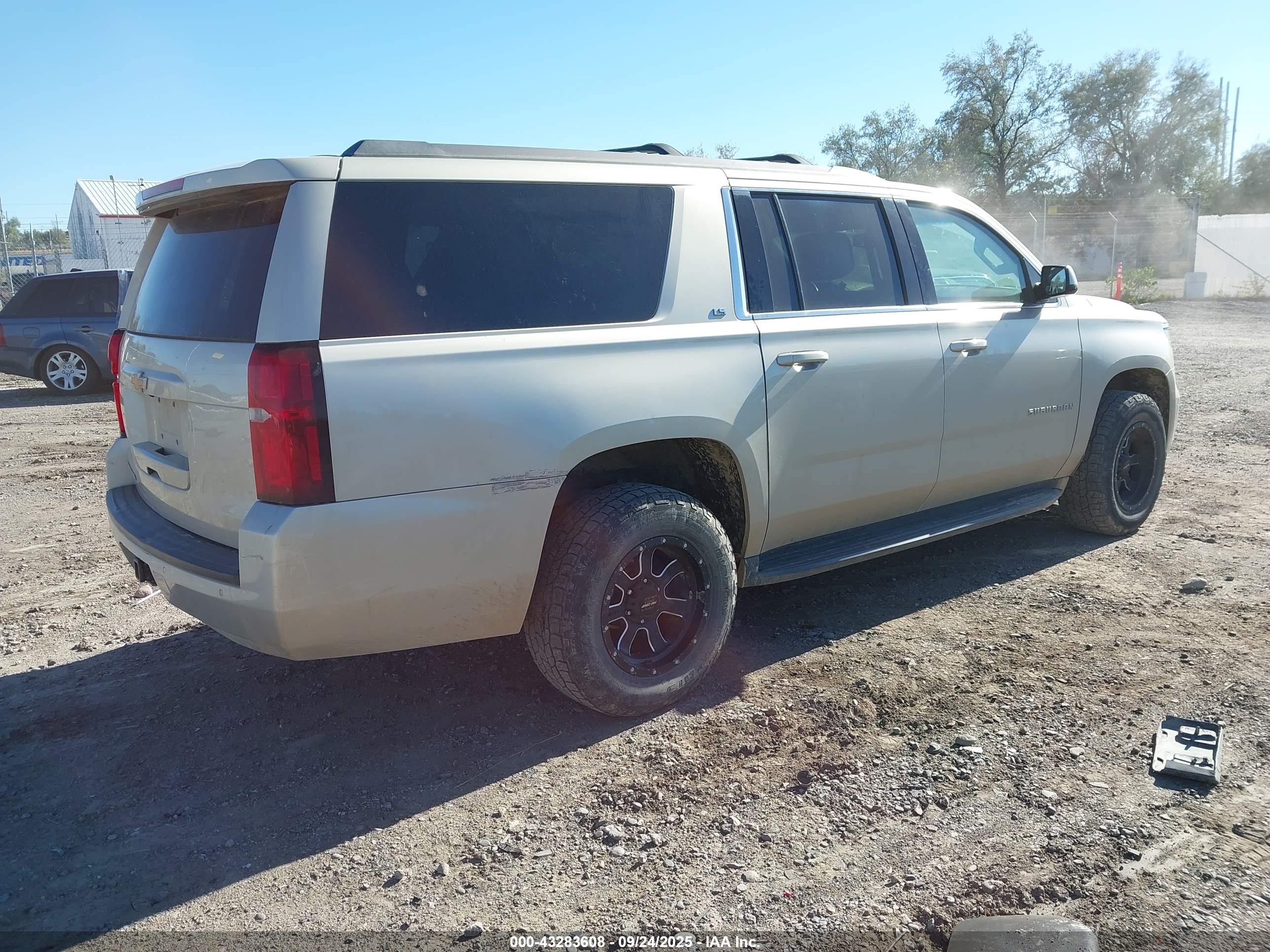 CHEVROLET SUBURBAN image 4