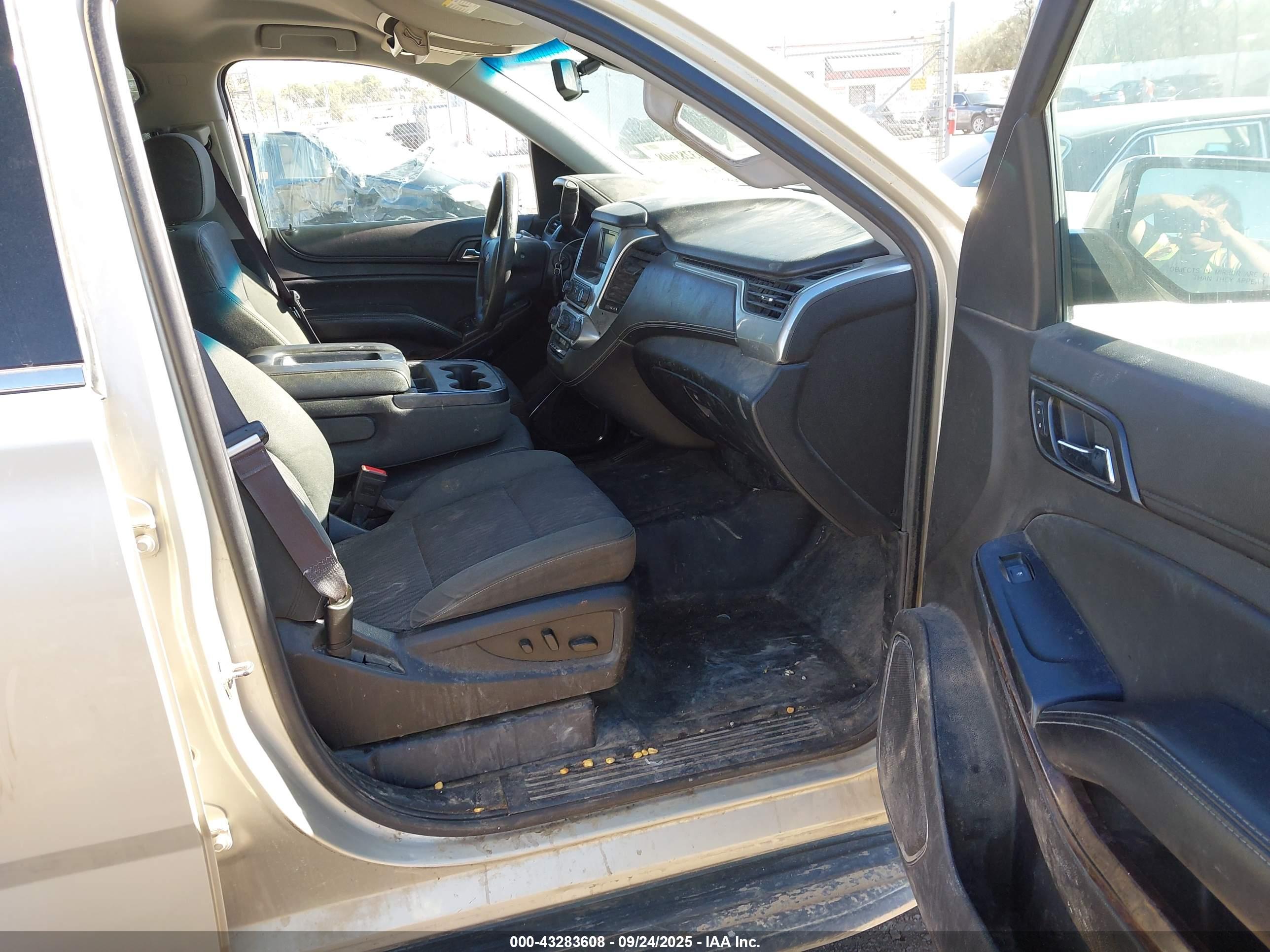 CHEVROLET SUBURBAN image 5