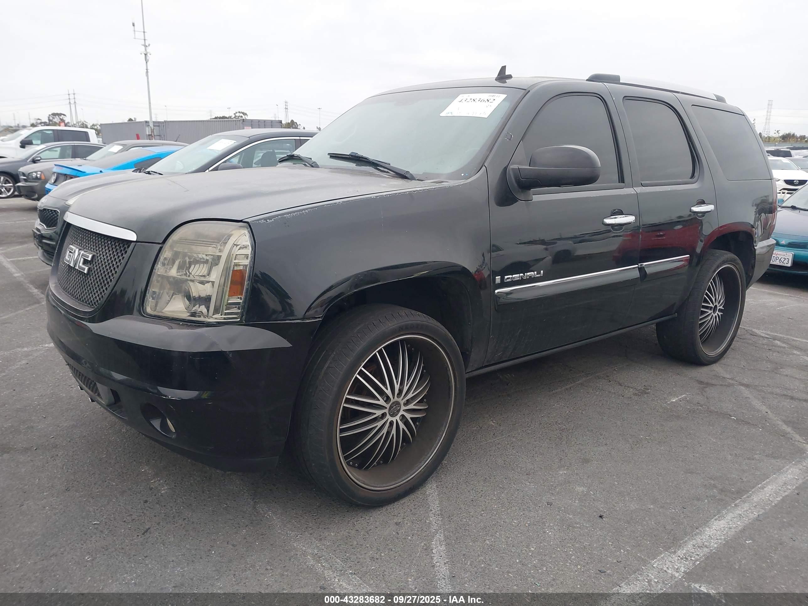 GMC YUKON image 2
