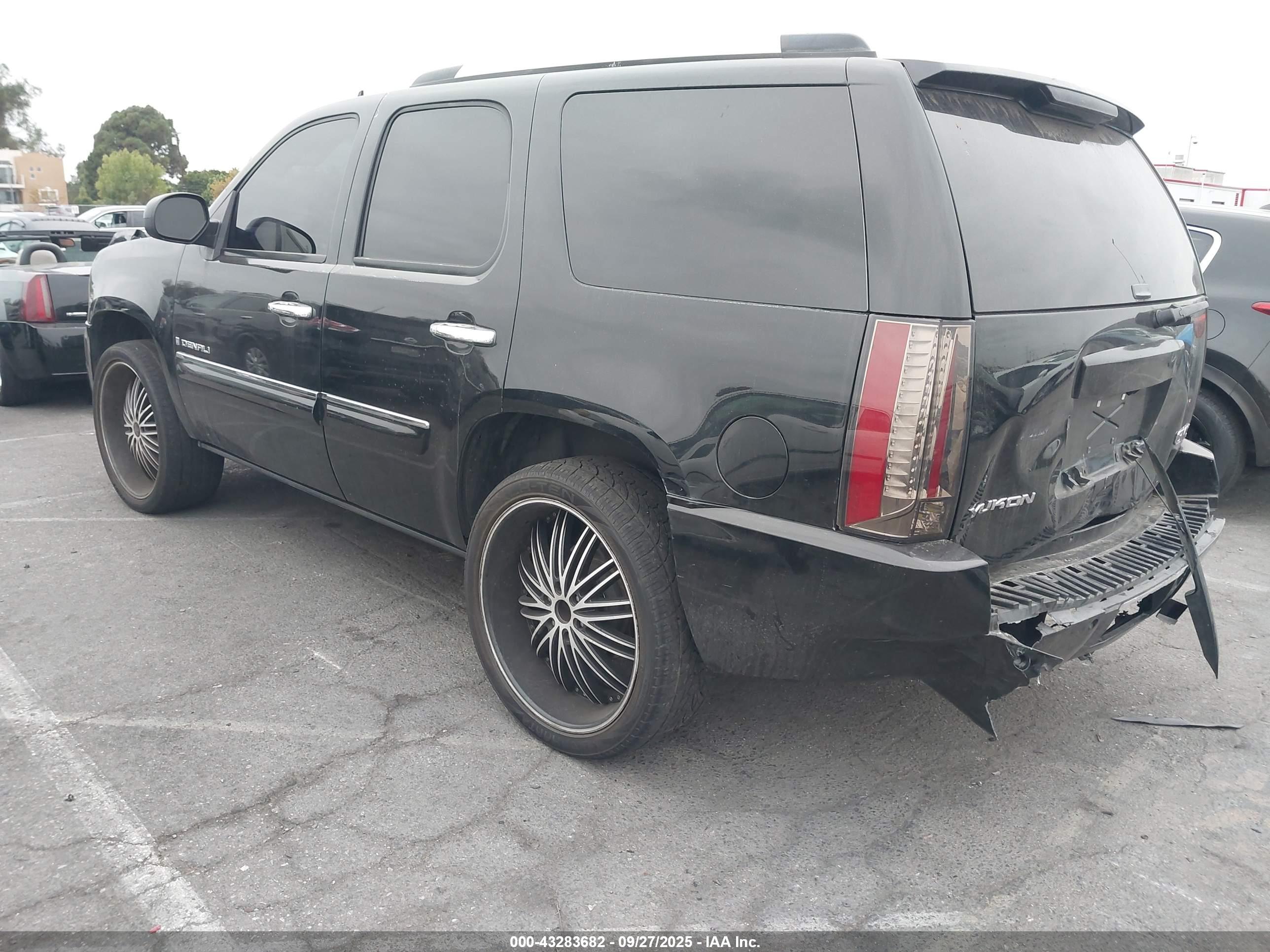 GMC YUKON image 3